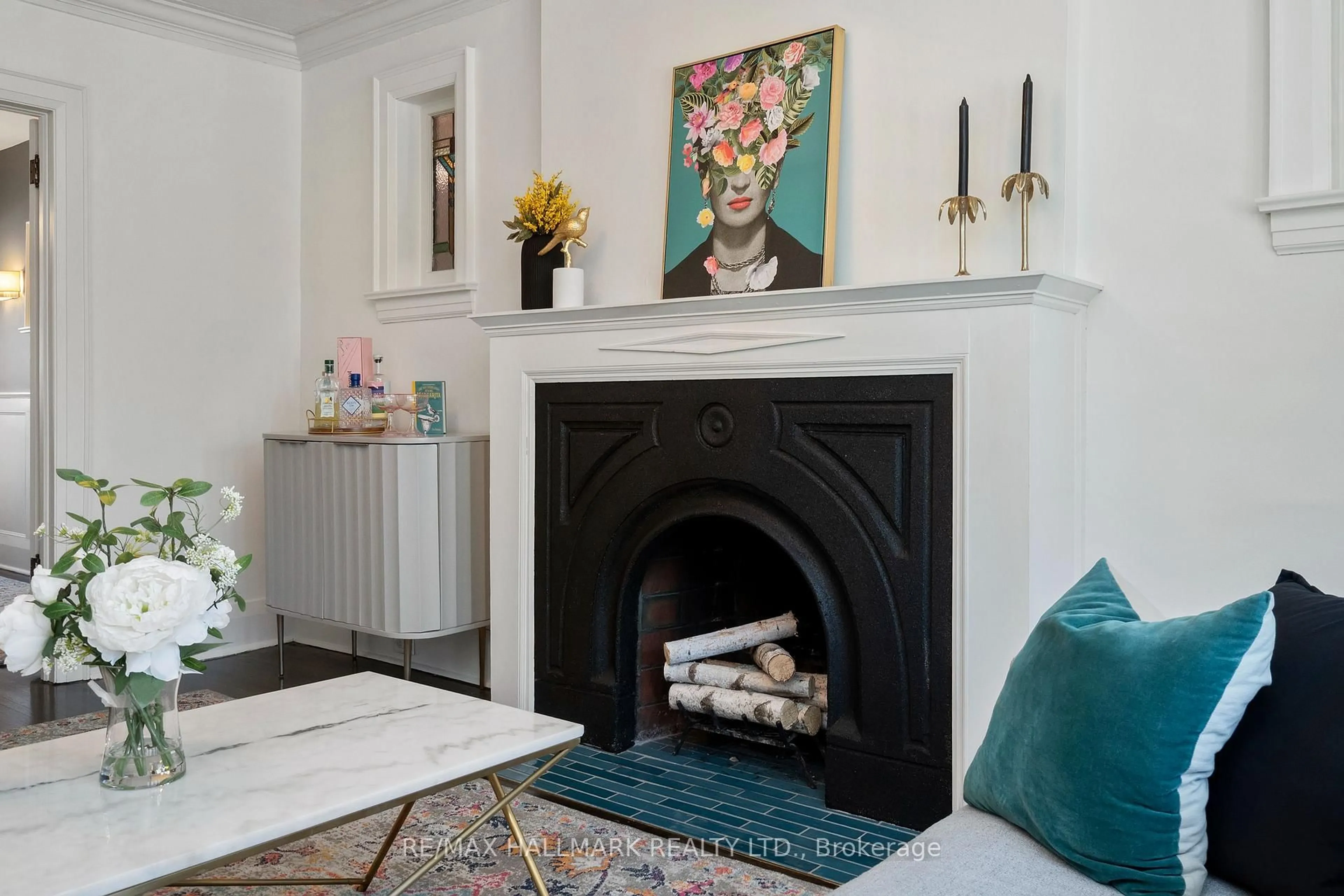 Living room with furniture, unknown for 81 Armadale Ave, Toronto Ontario M6S 3W9