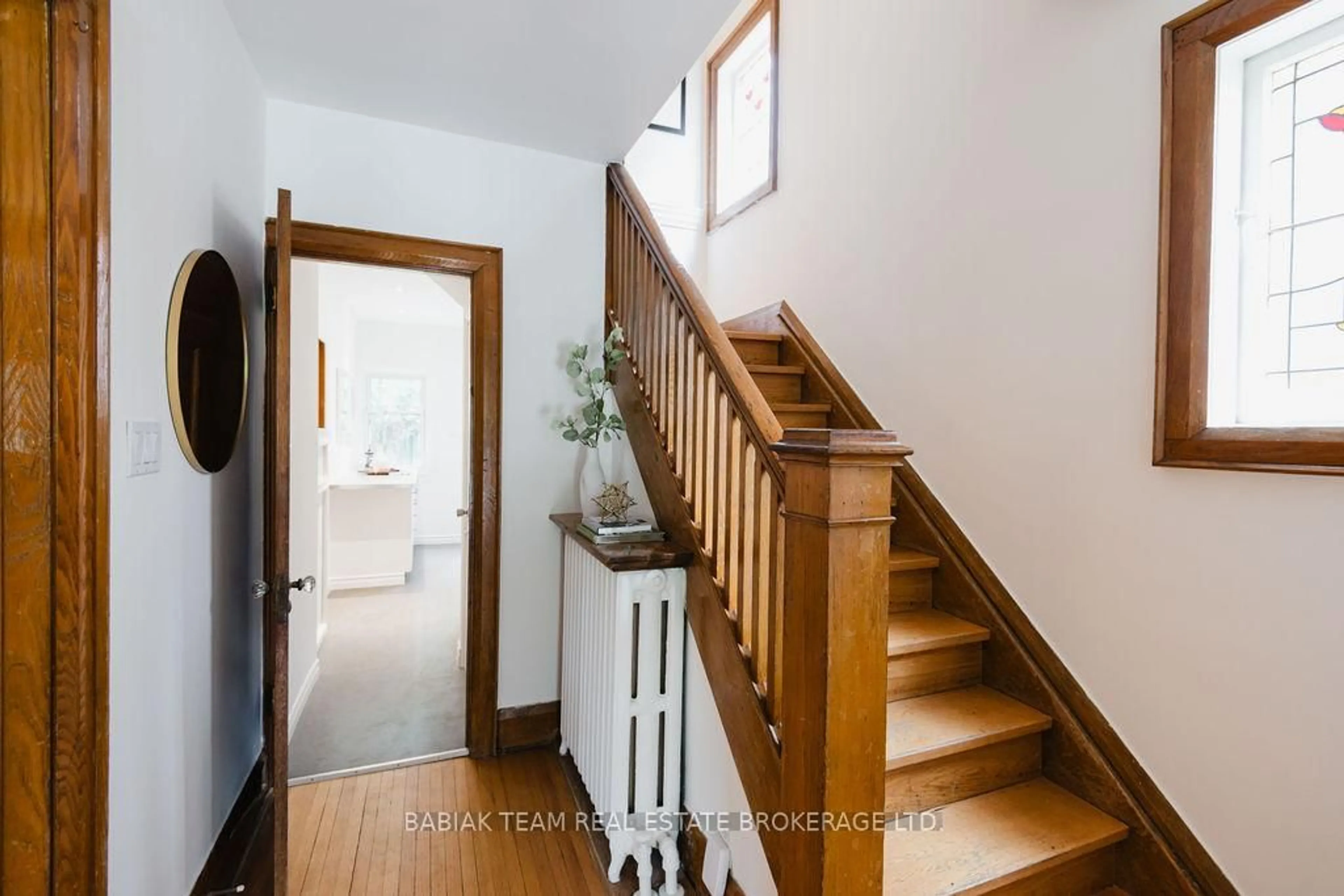 Unknown for 30 Woodside Ave, Toronto Ontario M6P 1L7