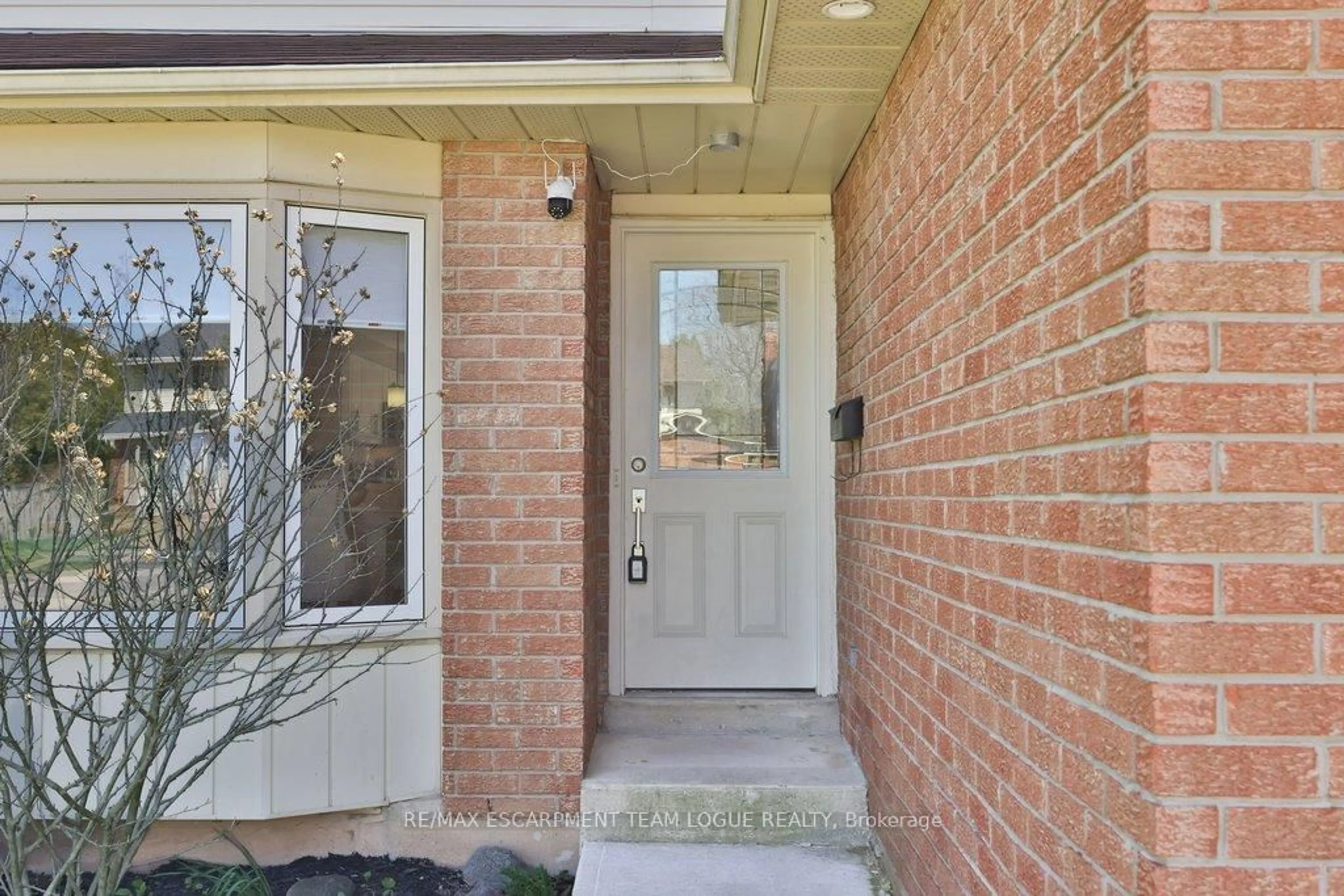 Indoor entryway for 3208 Edenwood Cres, Burlington Ontario L7M 3K4