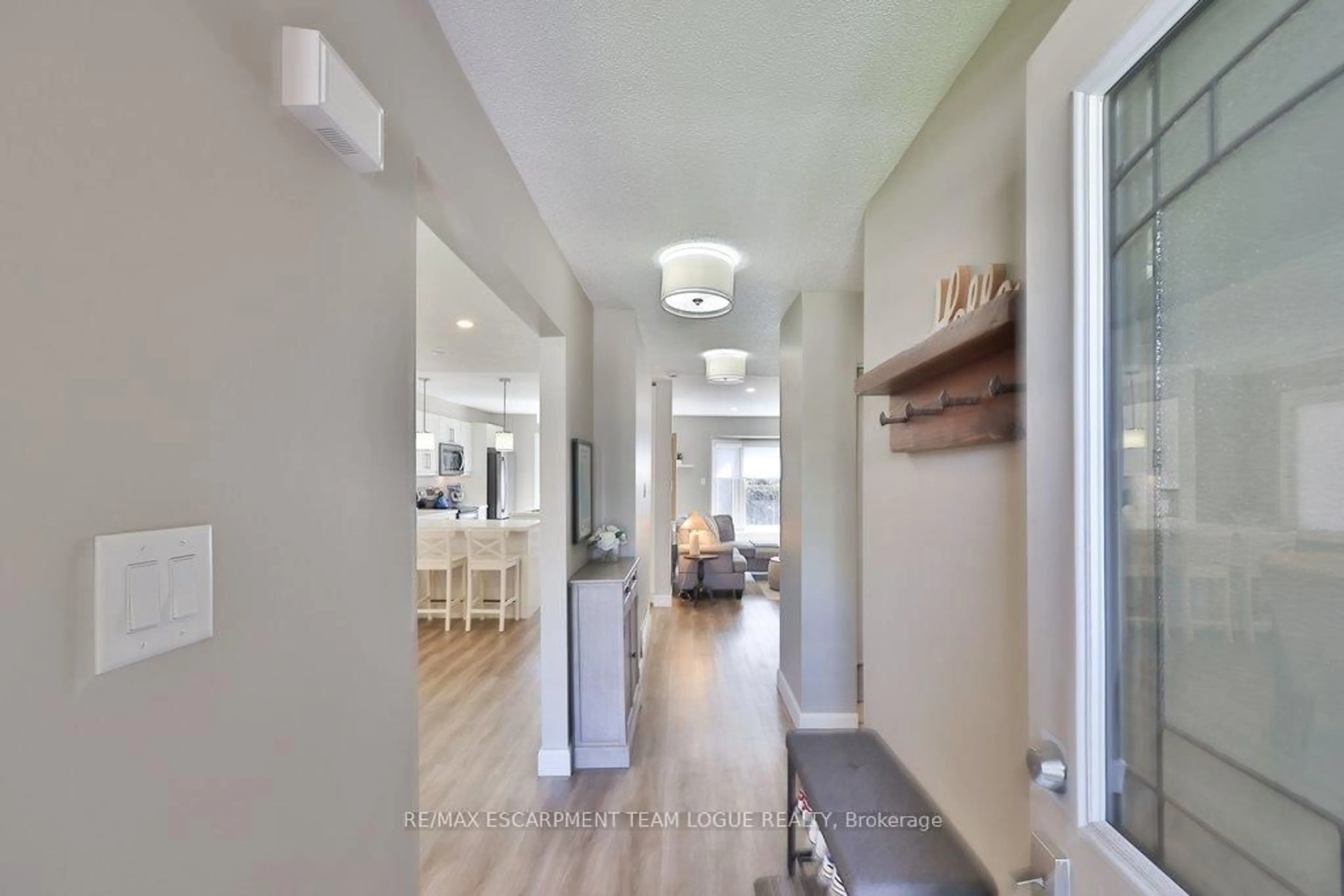 Indoor entryway for 3208 Edenwood Cres, Burlington Ontario L7M 3K4