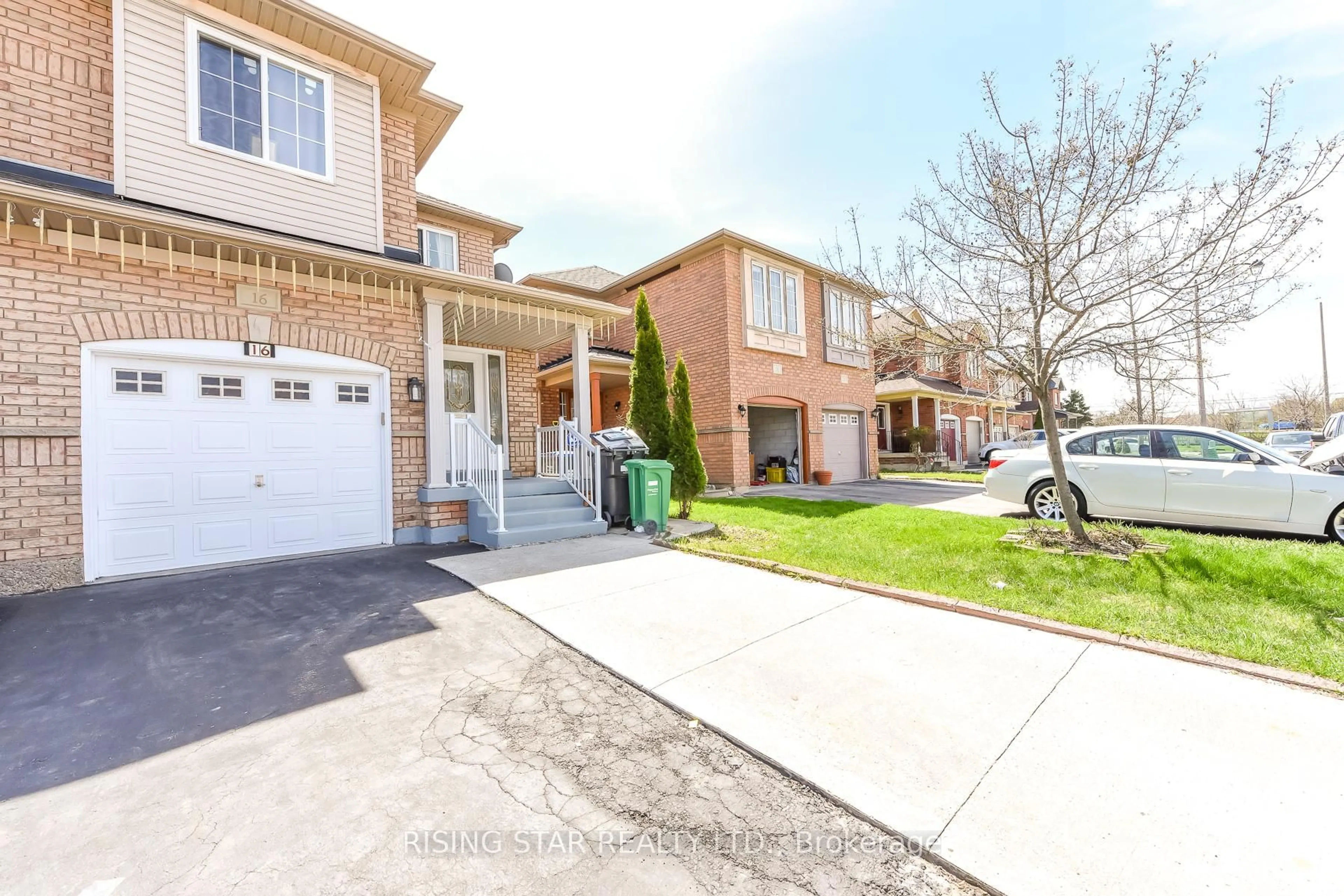 Home with brick exterior material, street for 16 Elmpark Crt, Brampton Ontario L6P 1A8