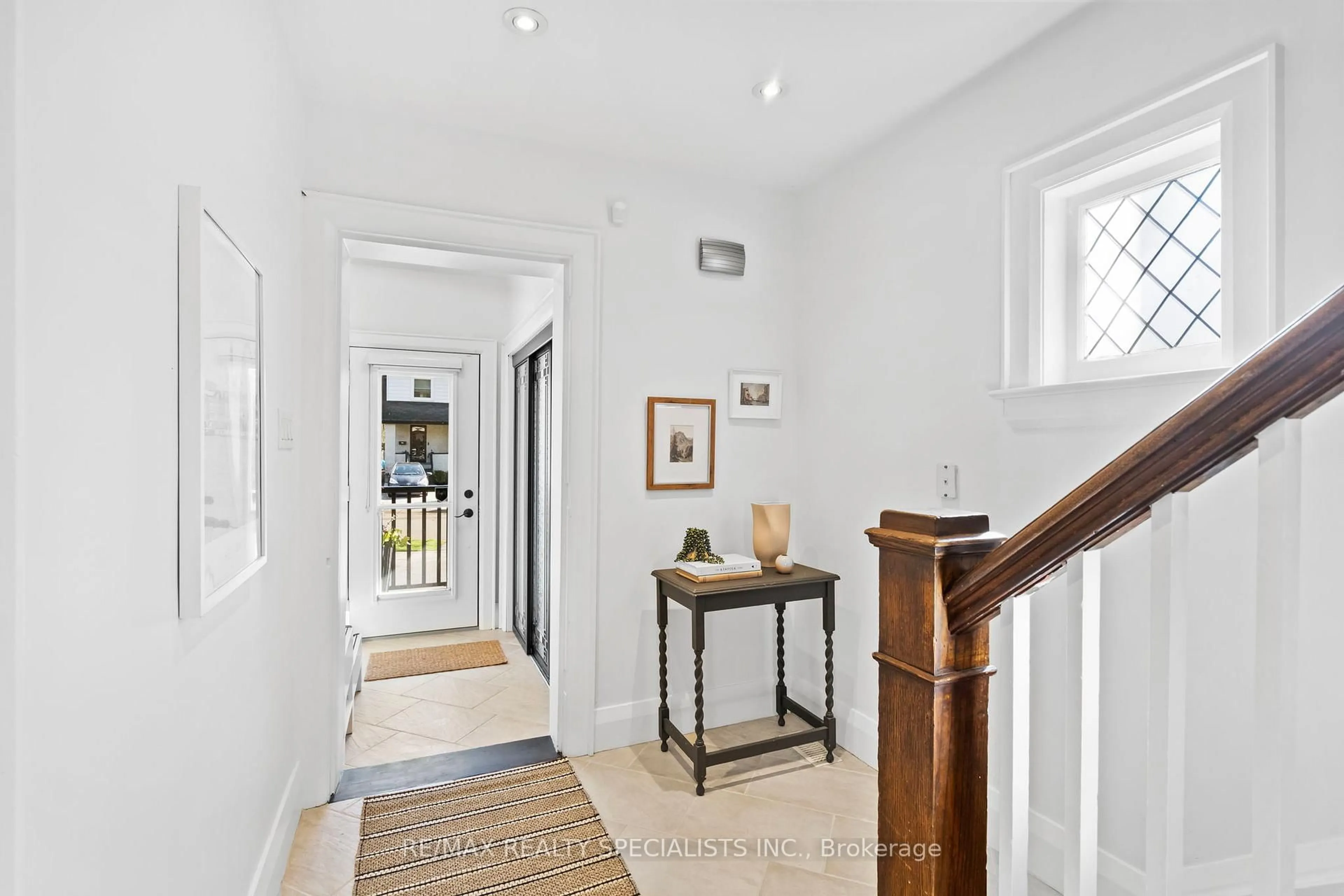 Indoor entryway for 50 Albert Ave, Toronto Ontario M8V 2L7