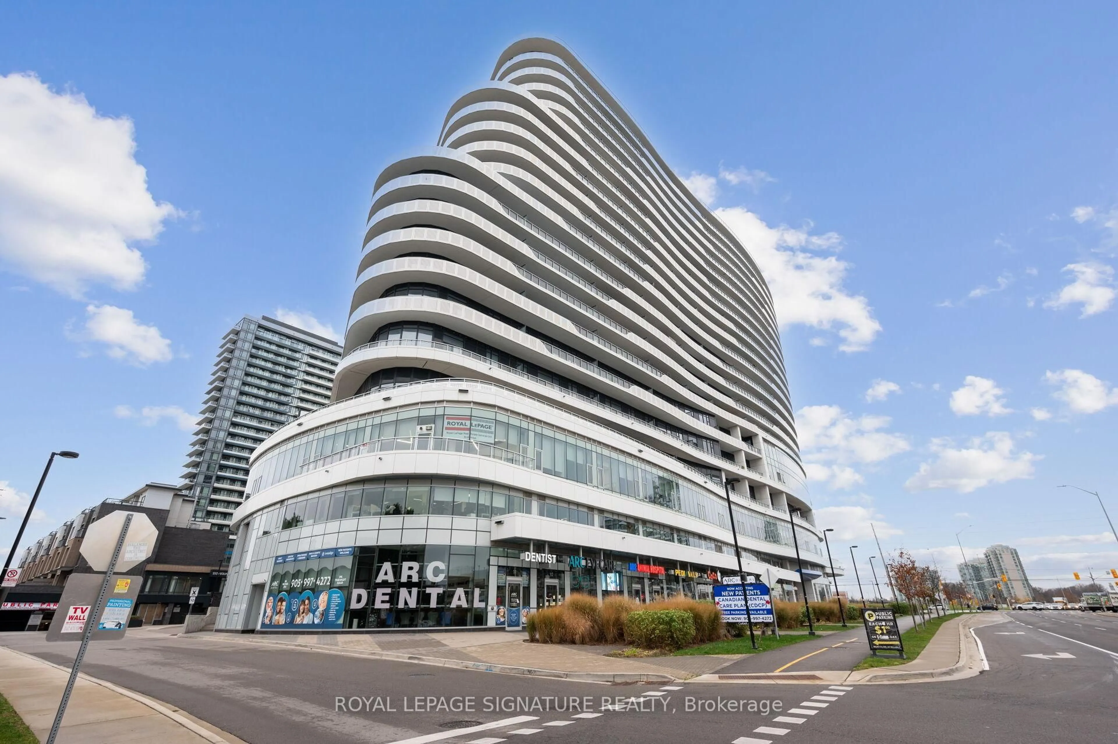 Indoor foyer for 2520 Eglinton Ave #1702, Mississauga Ontario L5M 0Y4