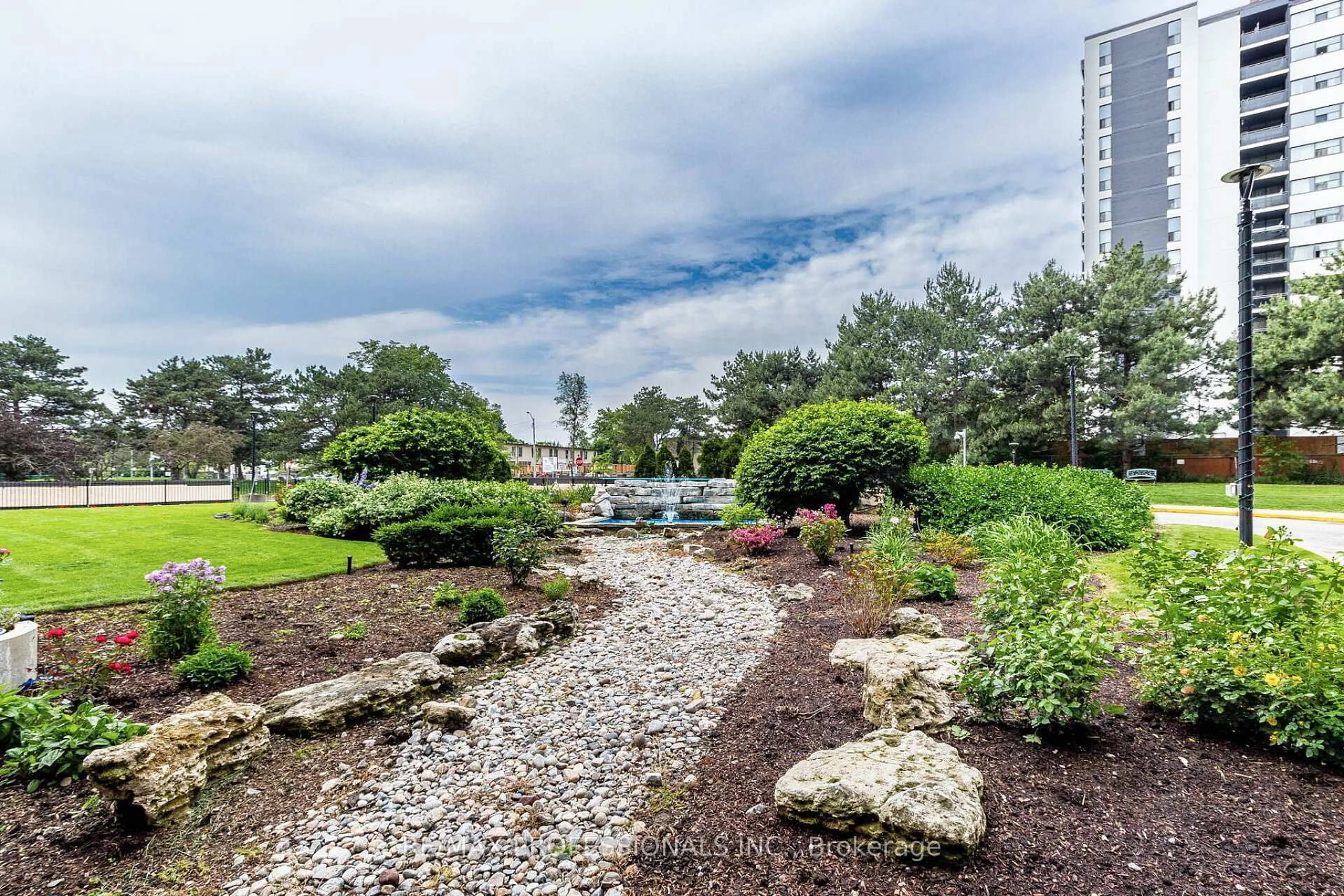 Patio, water/lake/river/ocean view for 551 The West Mall #1618, Toronto Ontario M9C 1G7