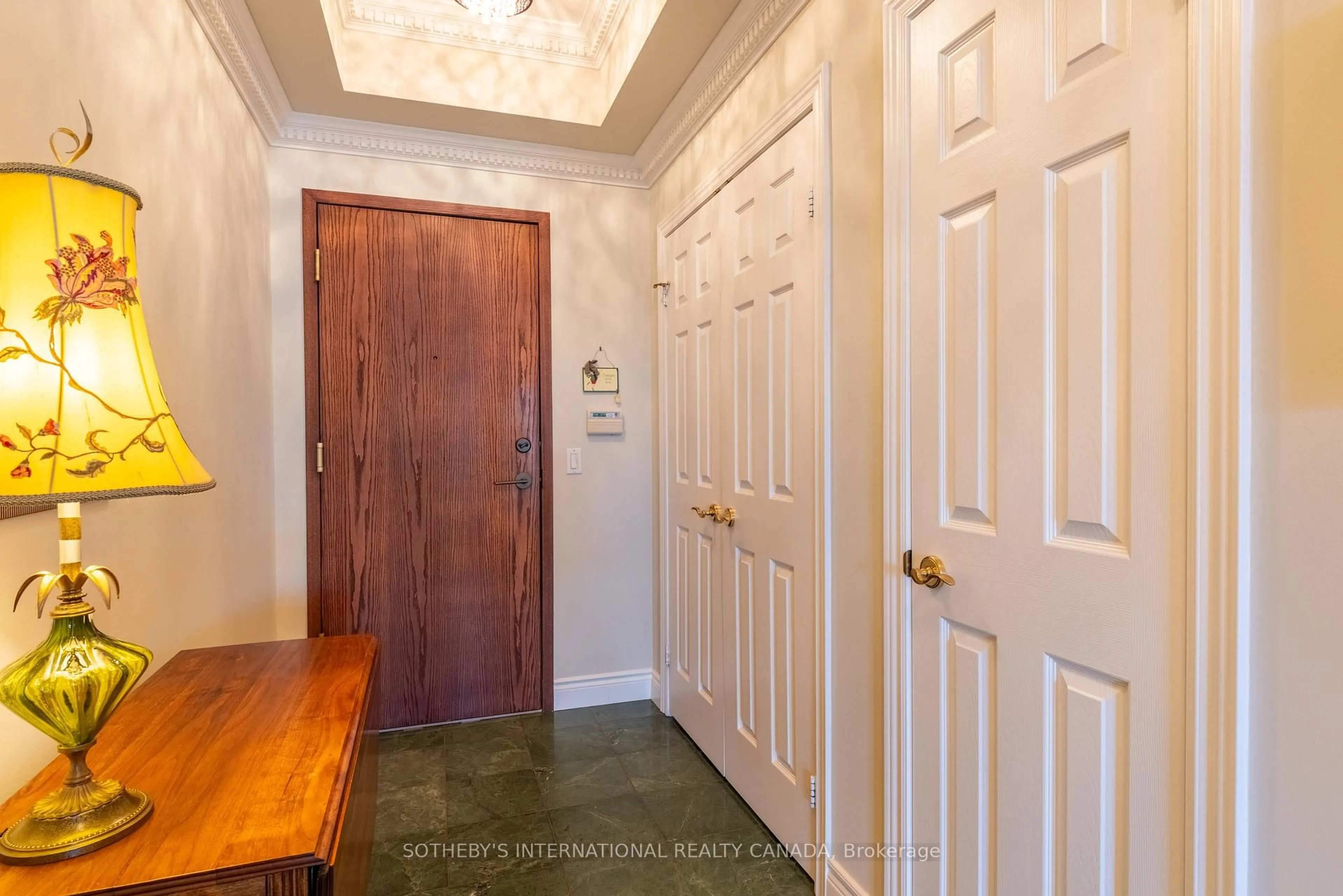 Indoor entryway for 10 Old Mill Tr #PH08, Toronto Ontario M8X 2Y9