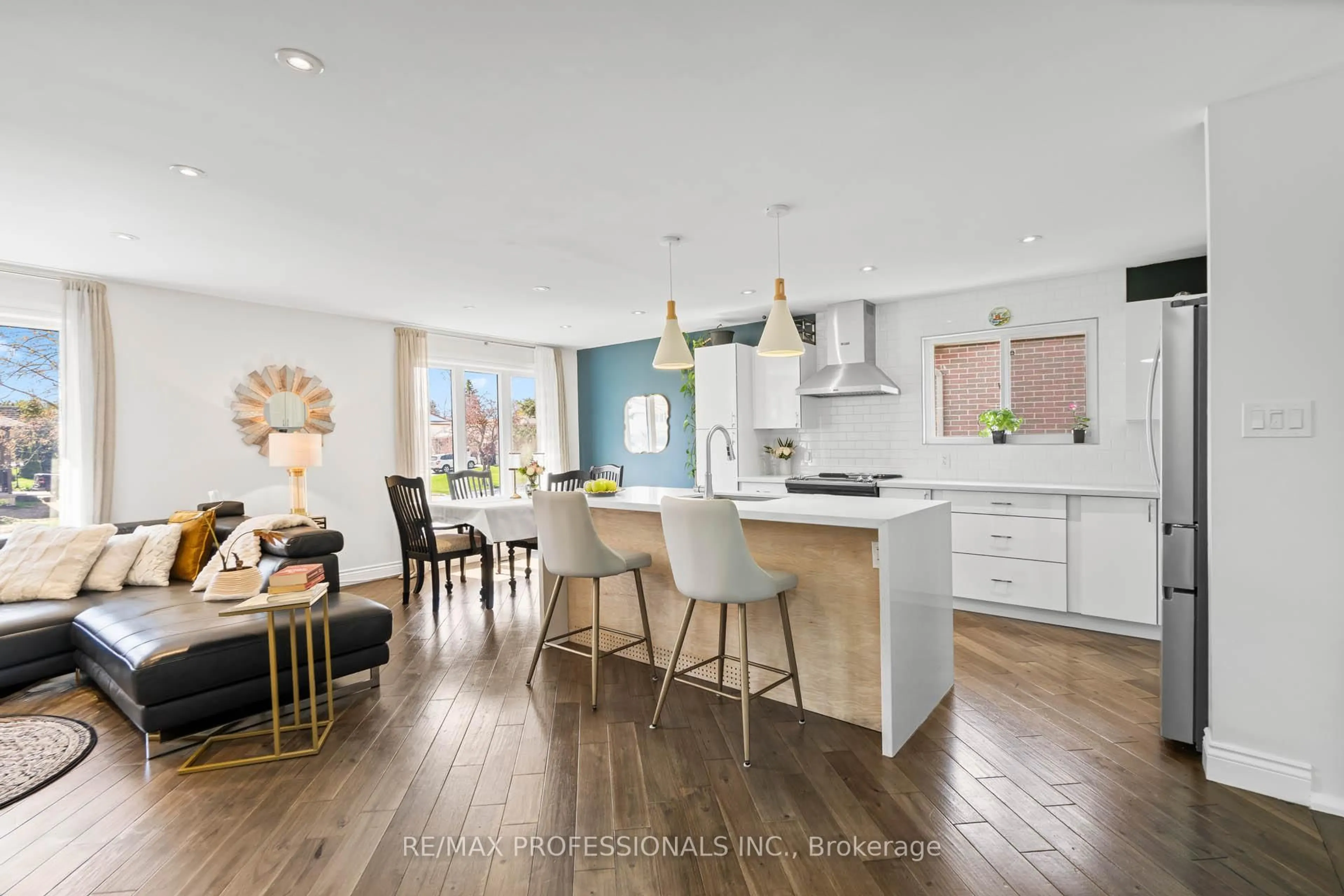 Open concept kitchen, unknown for 62 Caledon Cres, Brampton Ontario L6W 1C5