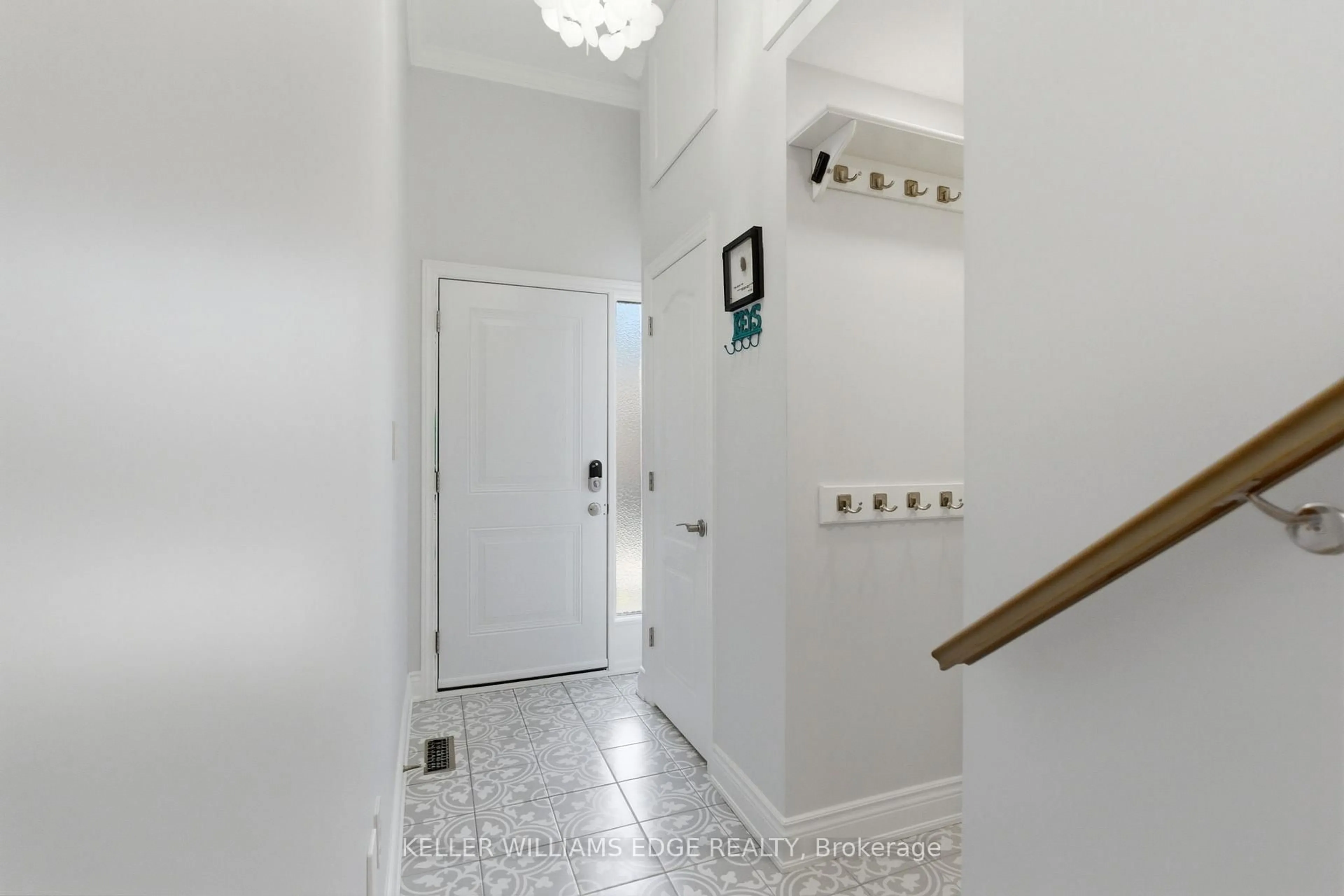 Indoor foyer for 1520 Sixth Line #21, Oakville Ontario L6H 2P2