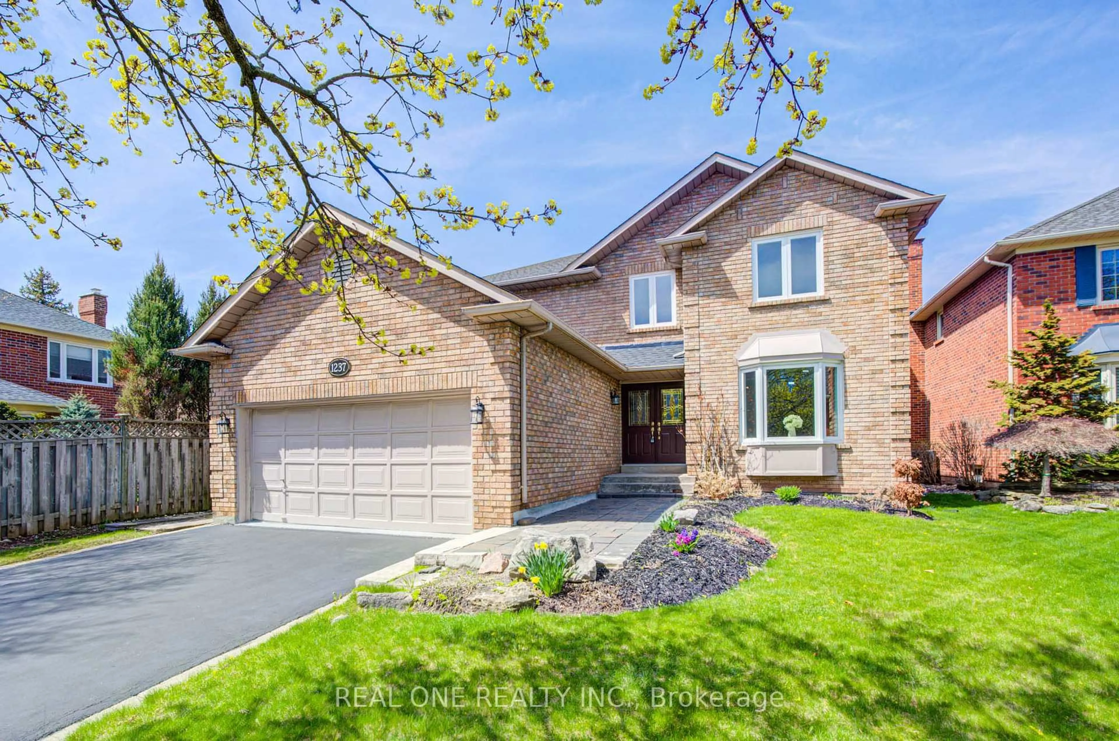 Home with brick exterior material, street for 1237 Woodview Dr, Oakville Ontario L6M 2M5