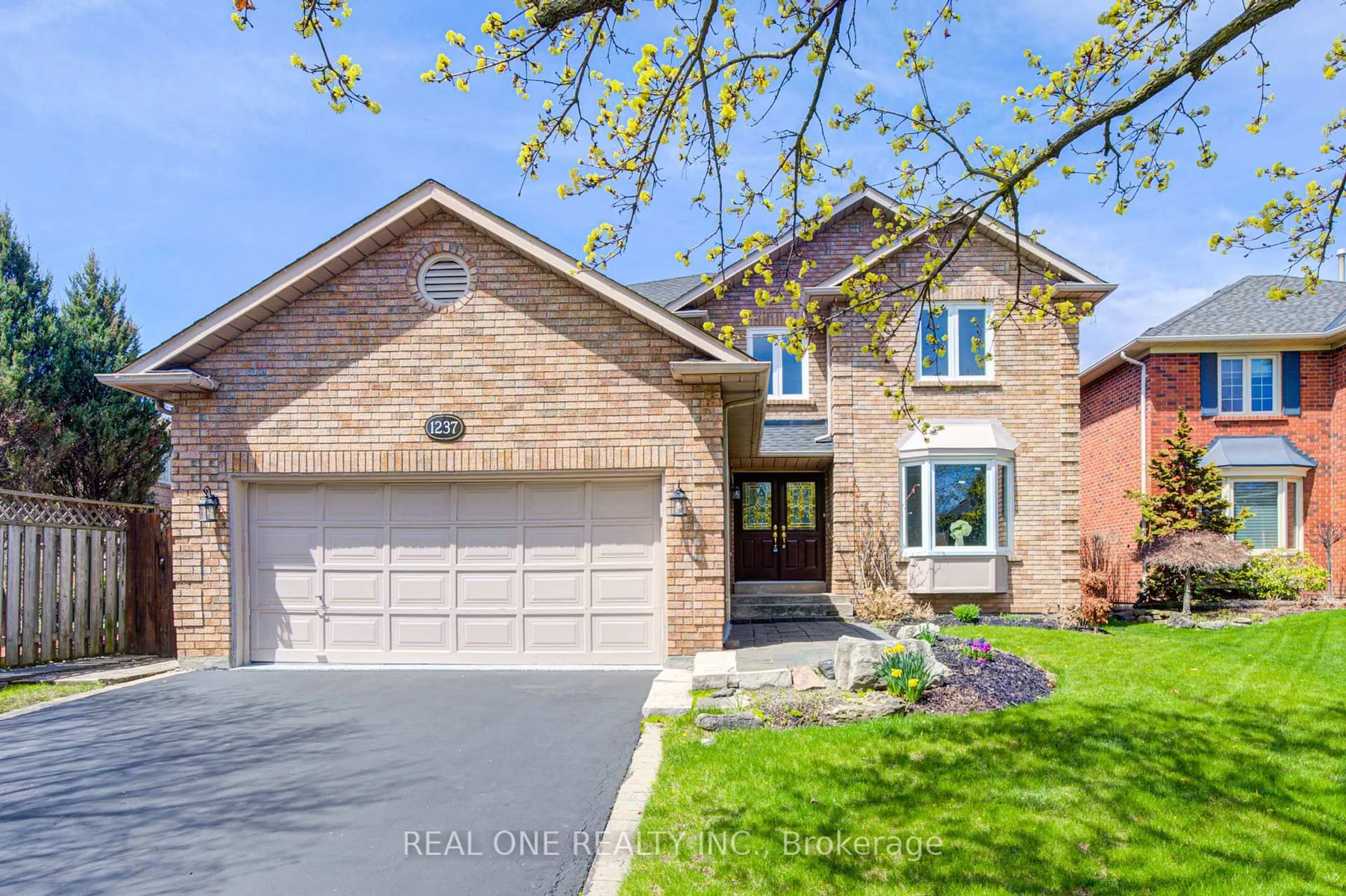 Home with brick exterior material, street for 1237 Woodview Dr, Oakville Ontario L6M 2M5