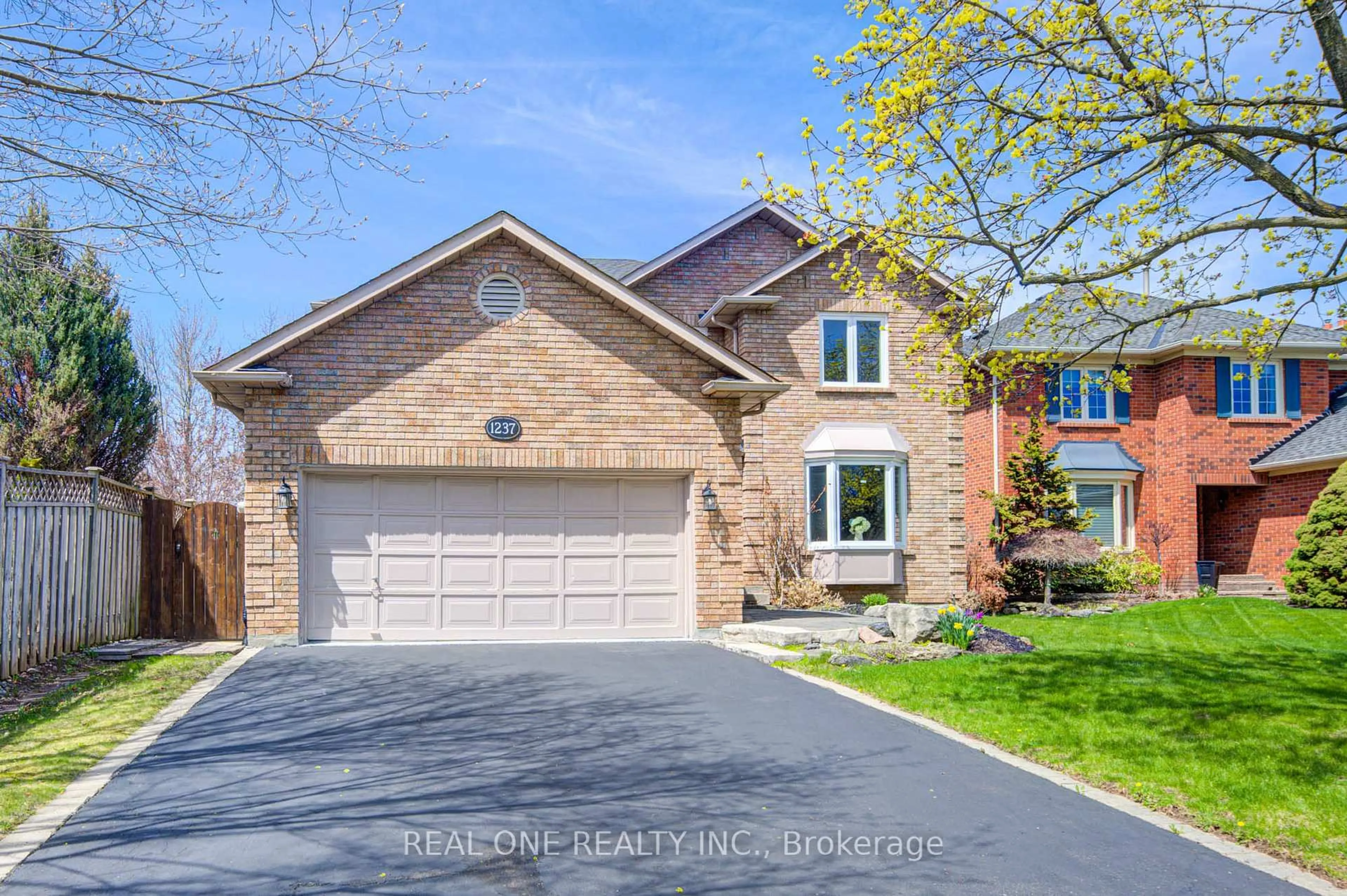 Home with brick exterior material, street for 1237 Woodview Dr, Oakville Ontario L6M 2M5