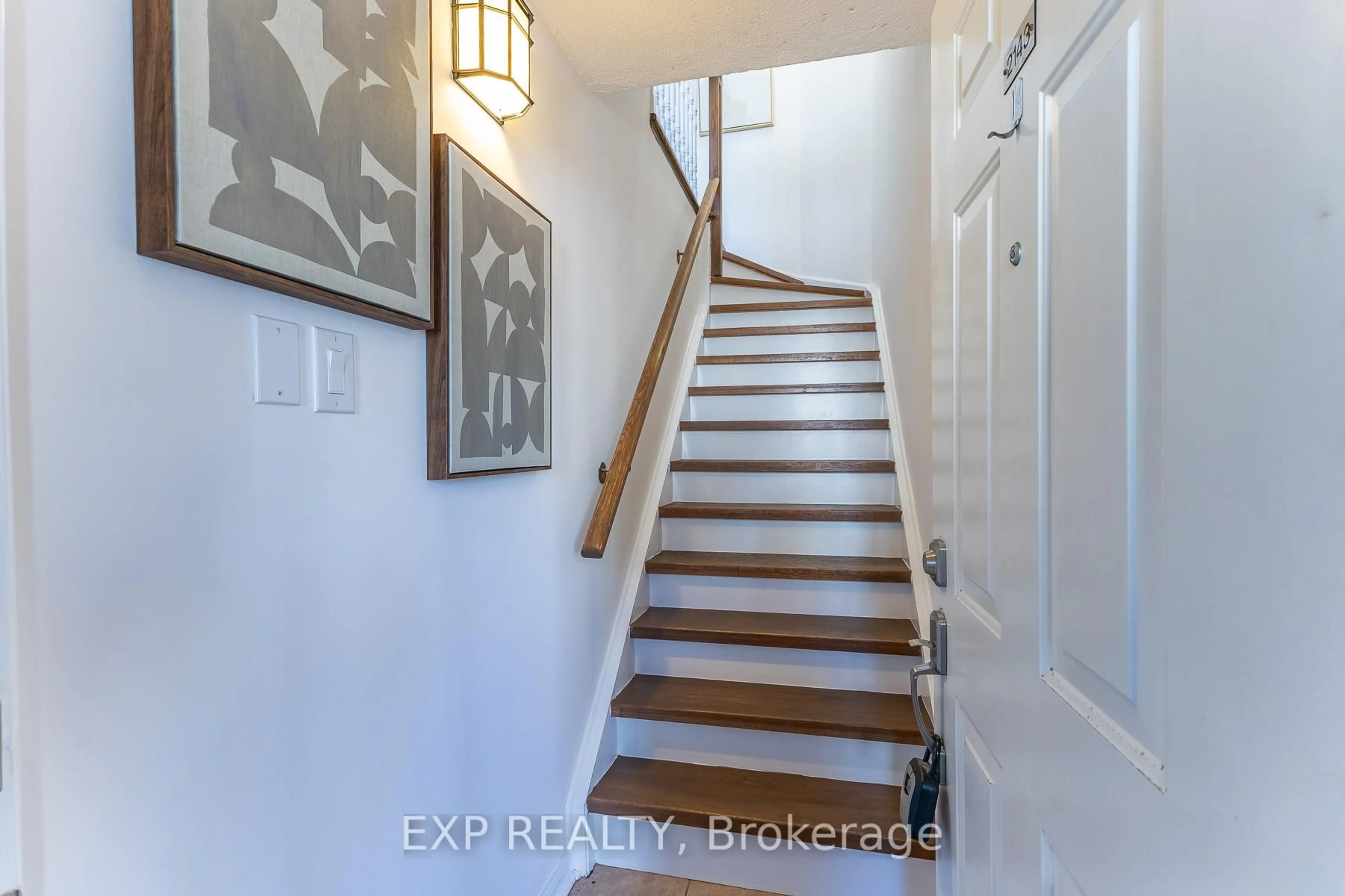 Indoor entryway for 105 George Appleton Way #2143, Toronto Ontario M3M 0A2