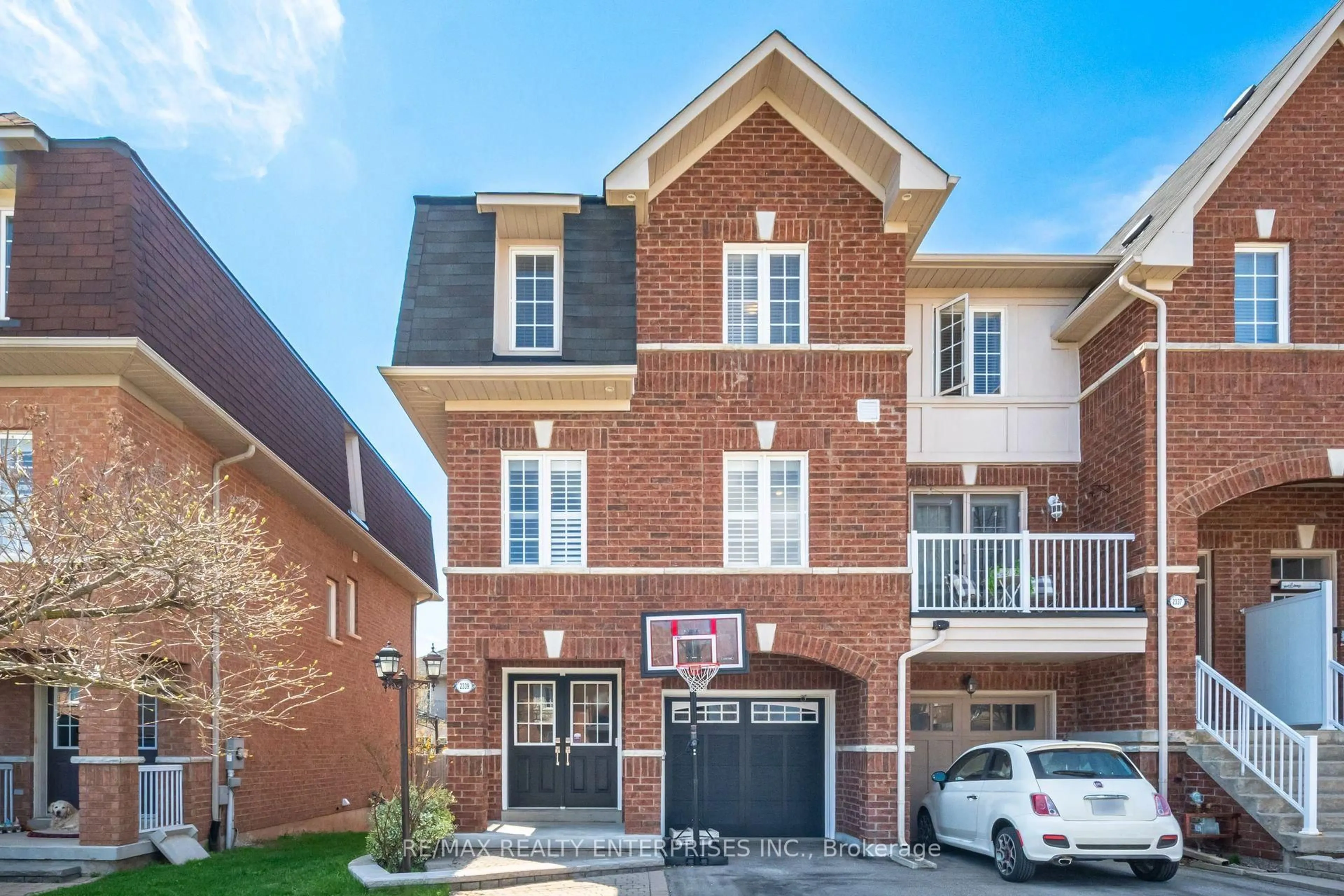 Home with brick exterior material, street for 2339 Saddlecreek Cres, Oakville Ontario L6M 5J7