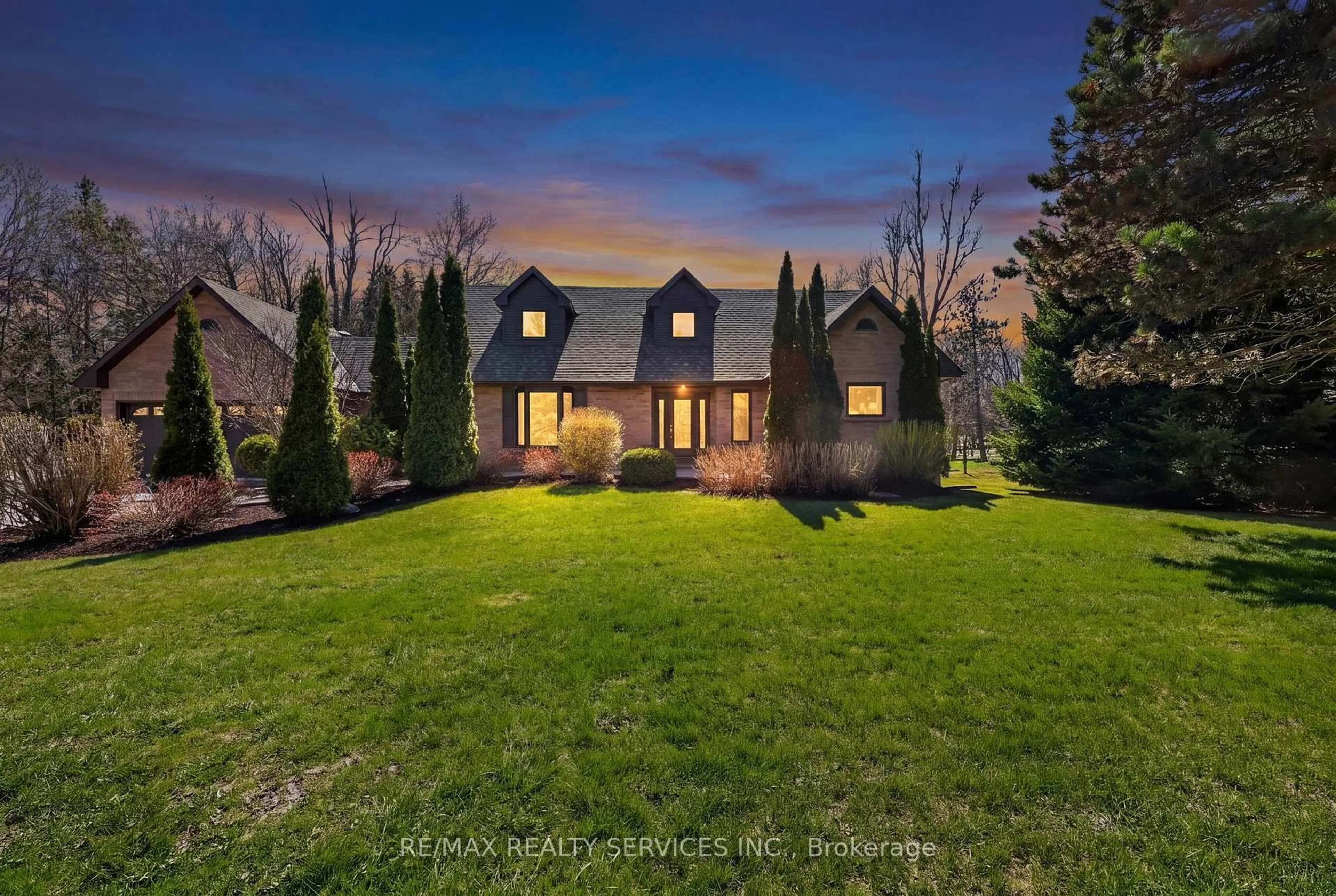 A pic from outside/outdoor area/front of a property/back of a property/a pic from drone, street for 12 Glenn Crt, Caledon Ontario L7K 0P2