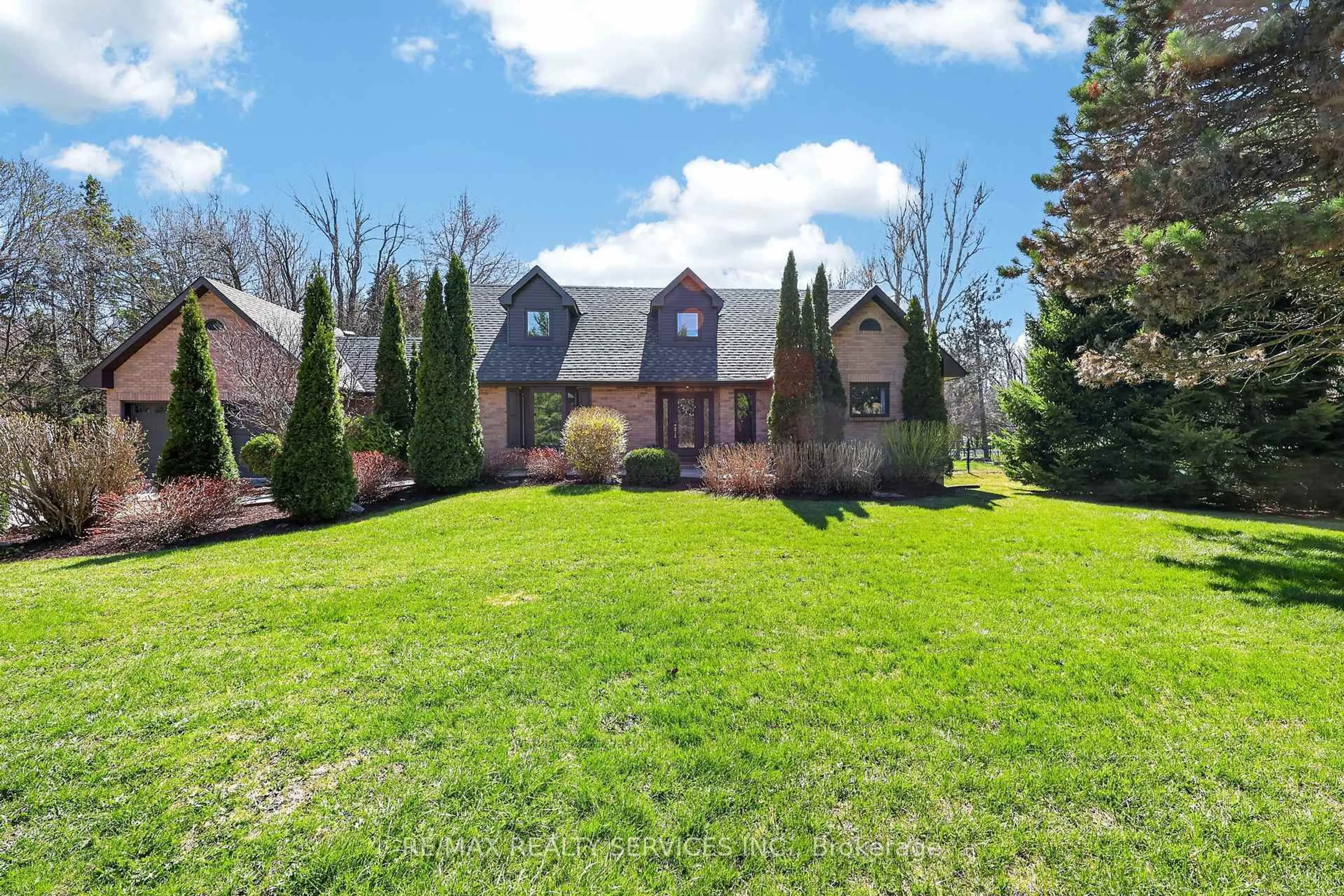 A pic from outside/outdoor area/front of a property/back of a property/a pic from drone, unknown for 12 Glenn Crt, Caledon Ontario L7K 0P2