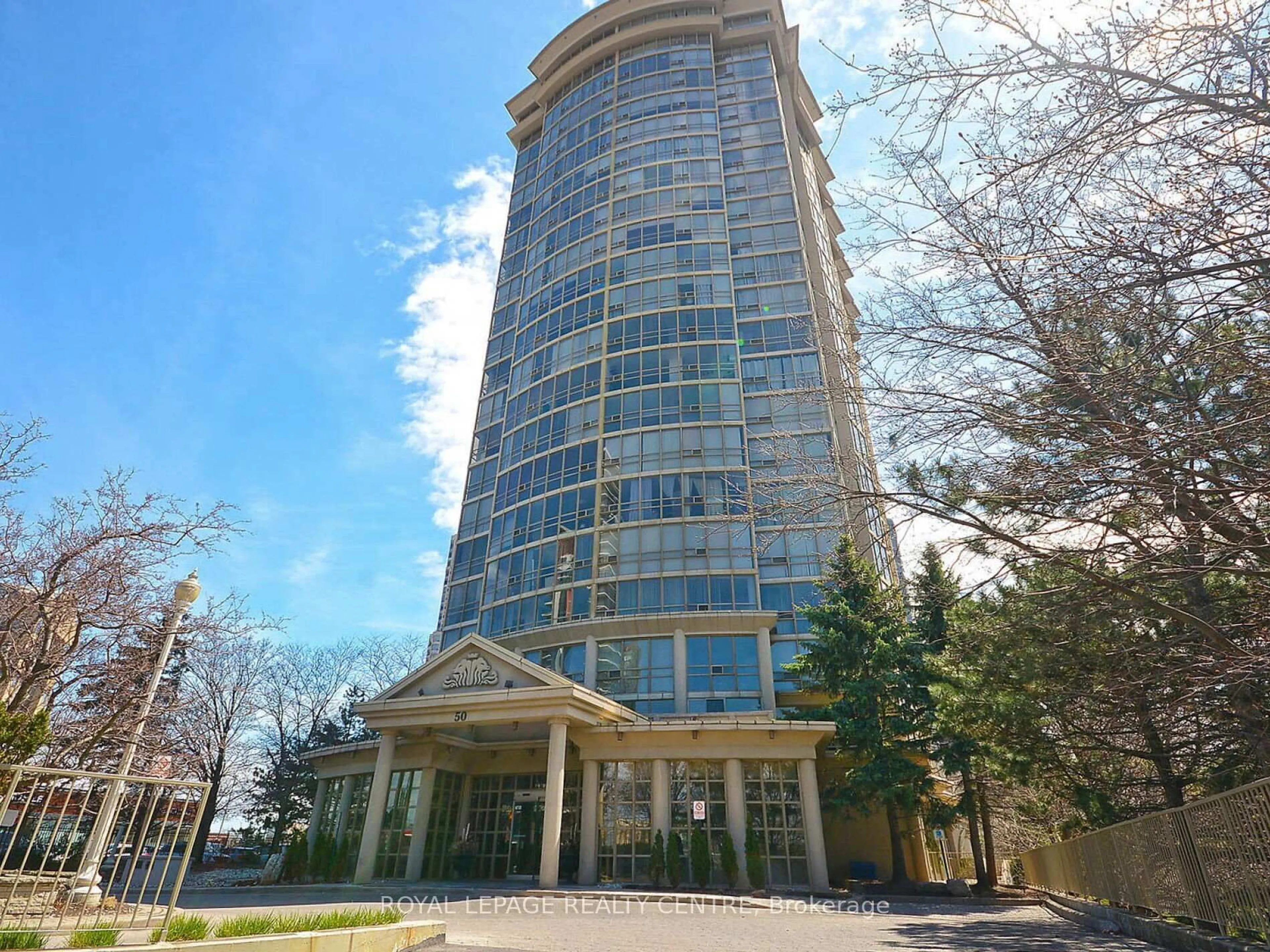 Indoor foyer for 50 Eglinton Ave #601, Mississauga Ontario L5R 3P5