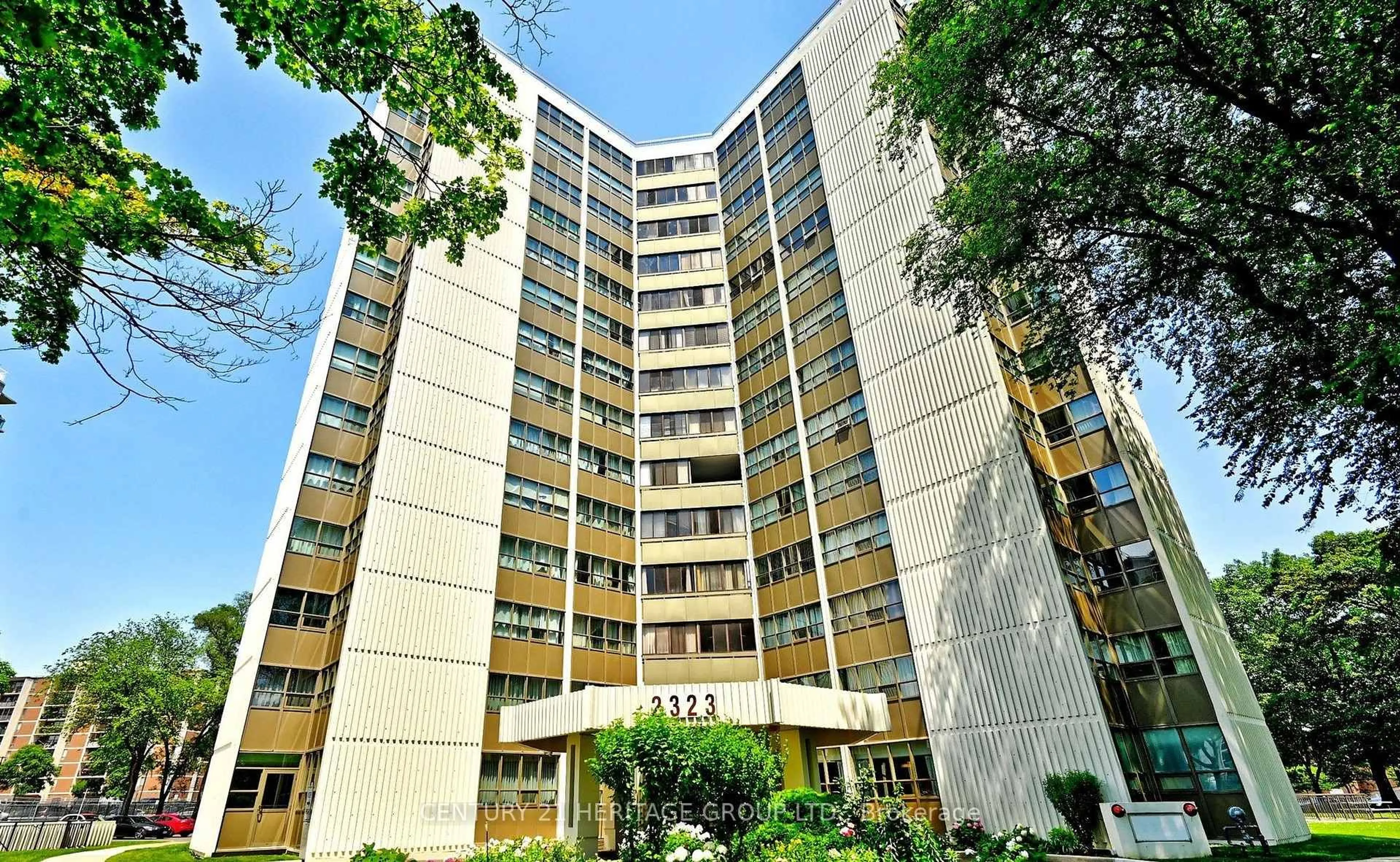 Indoor foyer for 2323 Confederation Pkwy #1408, Mississauga Ontario L5B 1R6