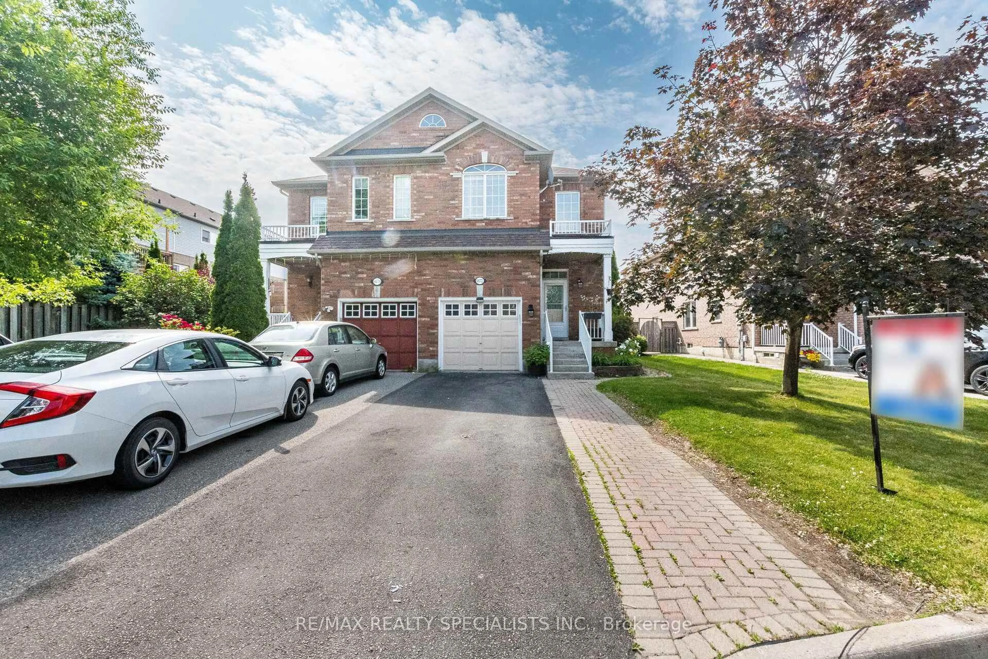 A pic from outside/outdoor area/front of a property/back of a property/a pic from drone, street for 6672 Opera Glass Cres, Mississauga Ontario L5W 1R8