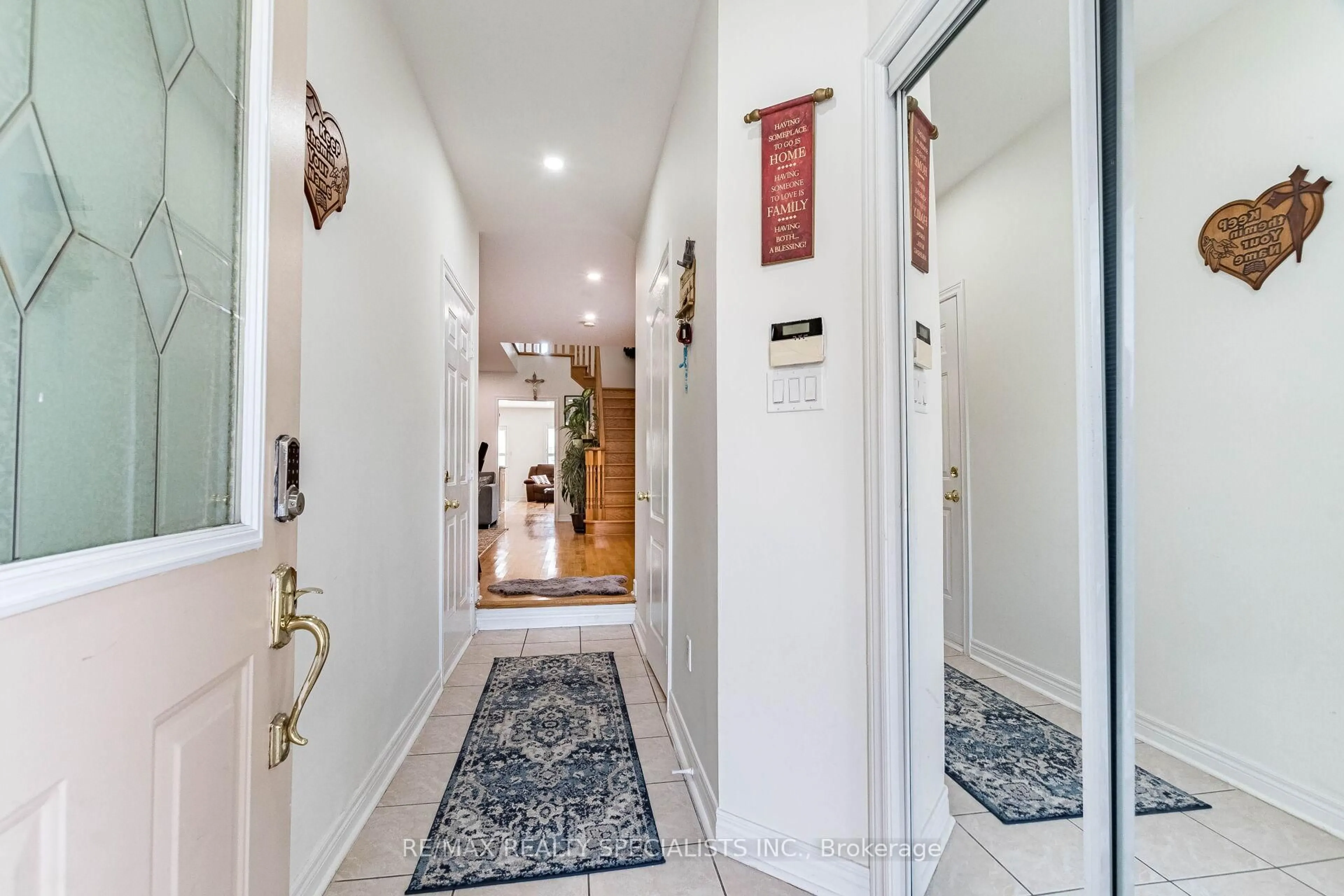 Indoor foyer for 6672 Opera Glass Cres, Mississauga Ontario L5W 1R8