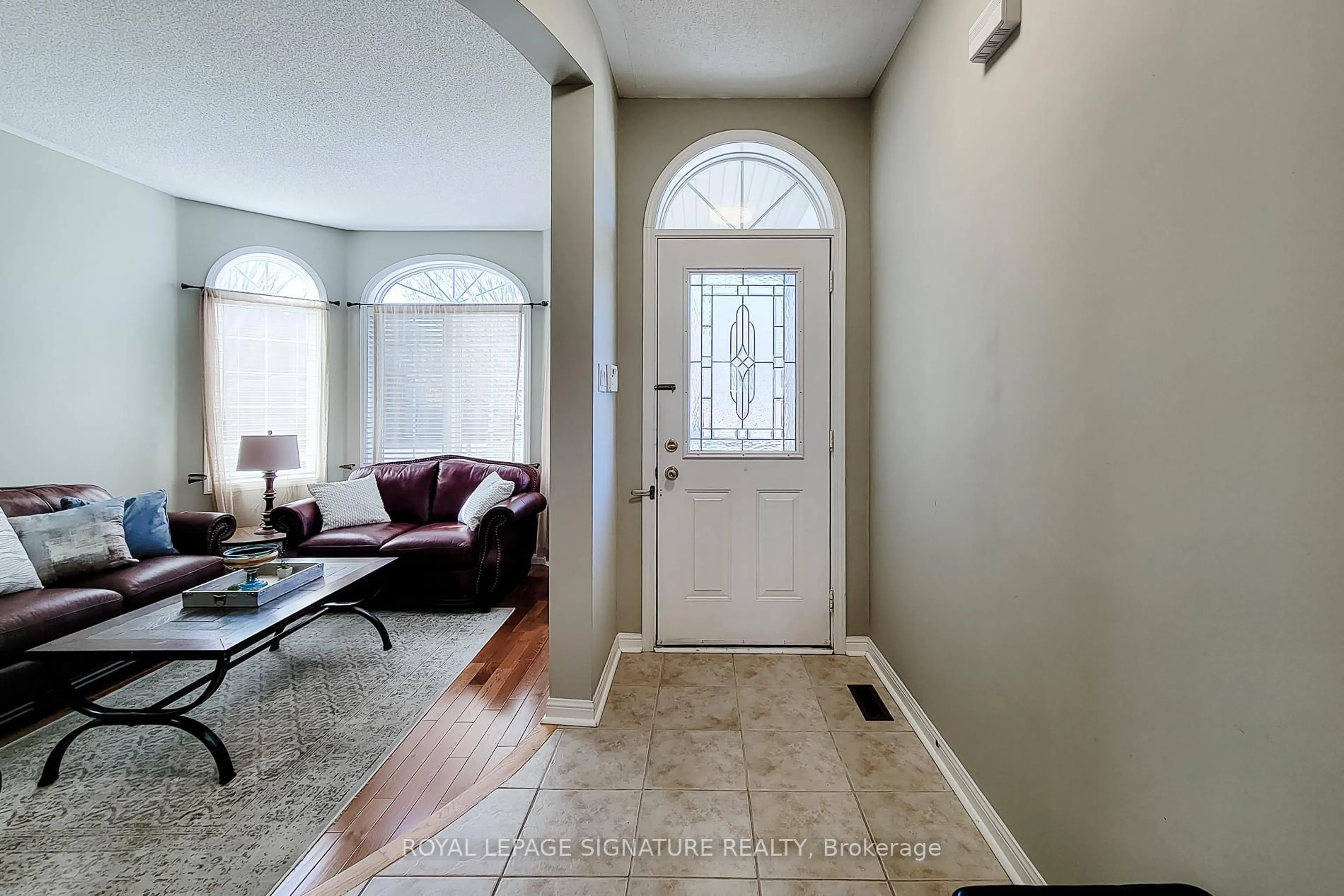 Indoor entryway for 3798 Swiftdale Dr, Mississauga Ontario L5M 6M5