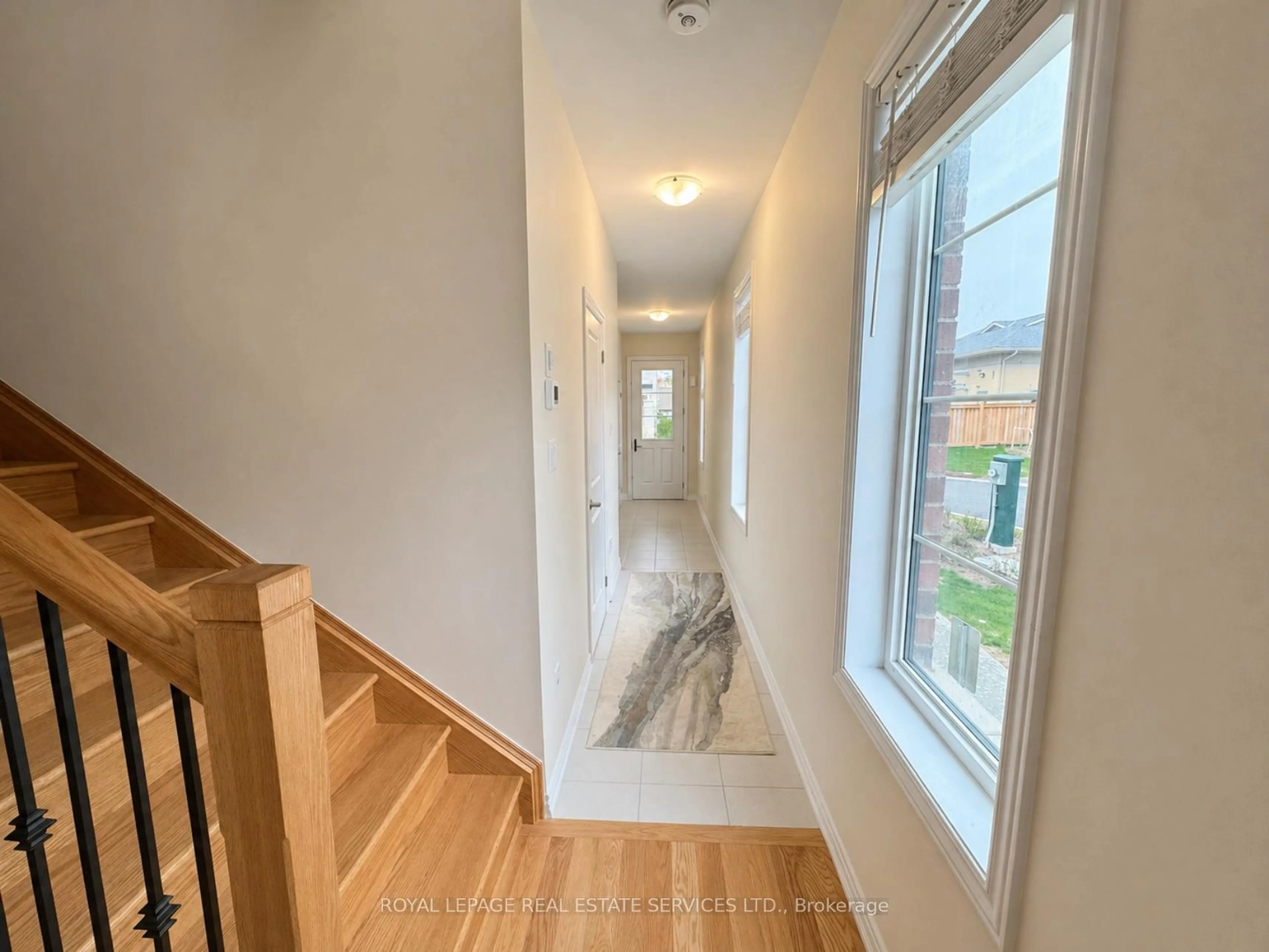 Indoor entryway for 1434 National Common, Burlington Ontario L7P 3W5