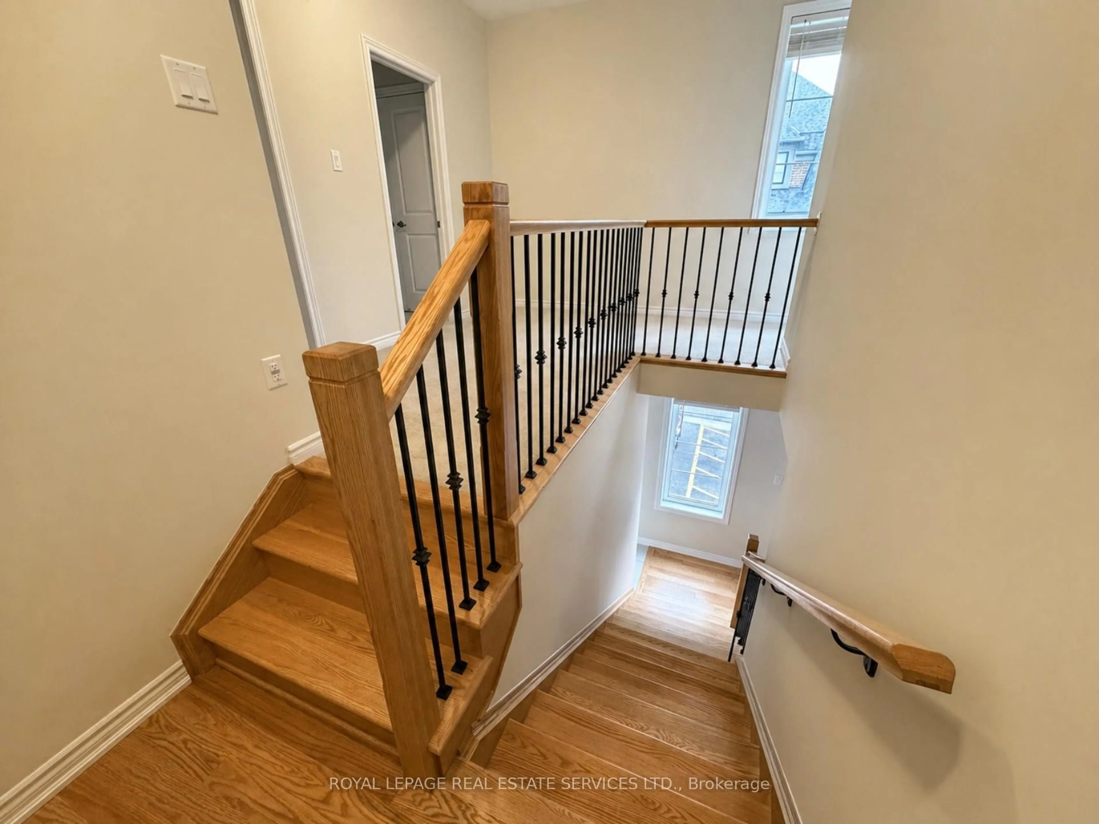 Stairs for 1434 National Common, Burlington Ontario L7P 3W5