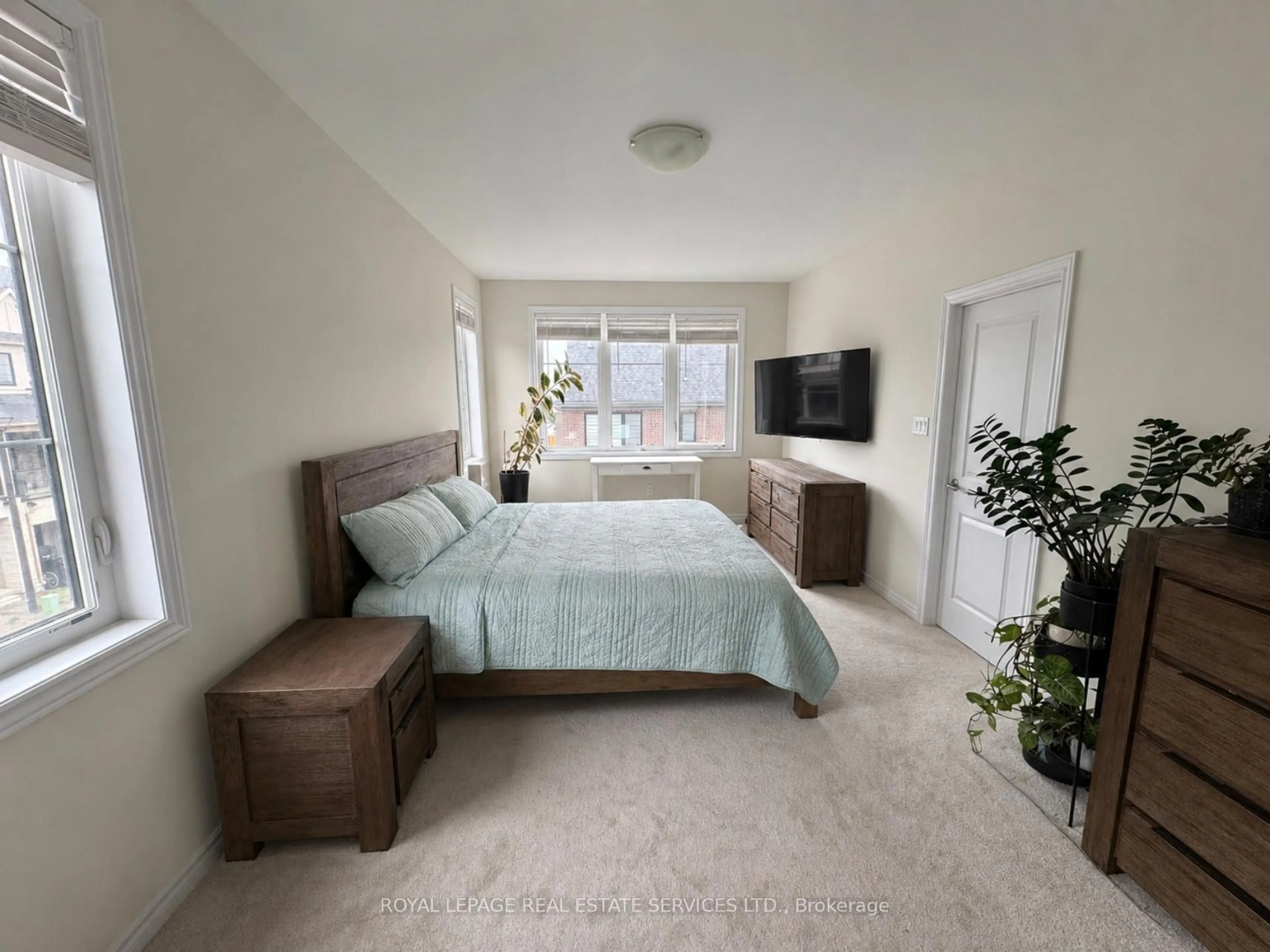 A pic of a room for 1434 National Common, Burlington Ontario L7P 3W5