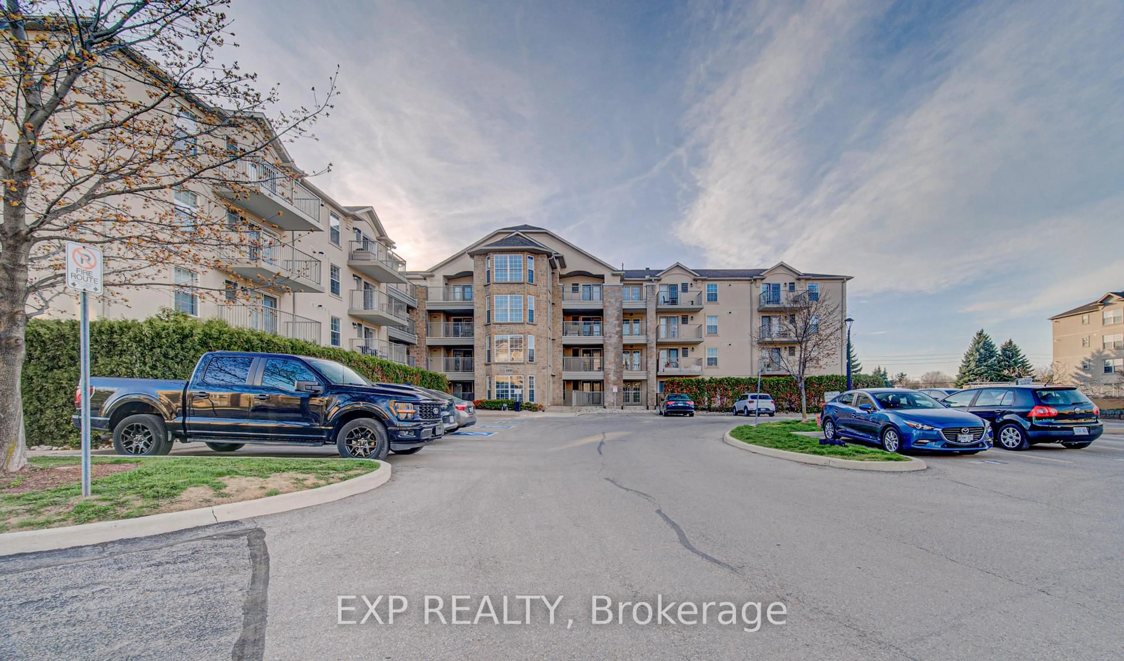 A pic from outside/outdoor area/front of a property/back of a property/a pic from drone, building for 1490 Bishops Gate #106, Oakville Ontario L6M 4N3