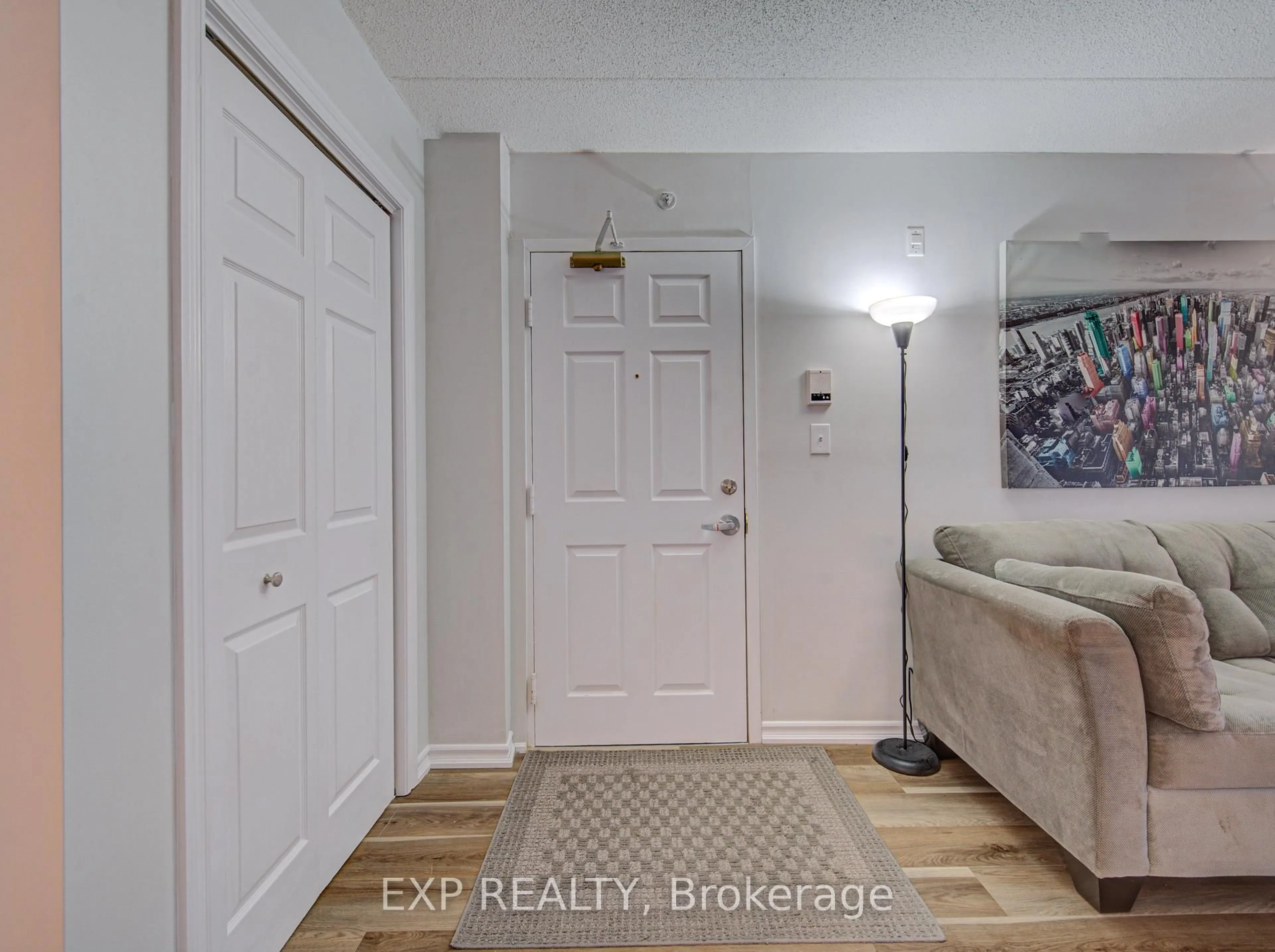 Indoor entryway for 1490 Bishops Gate #106, Oakville Ontario L6M 4N3