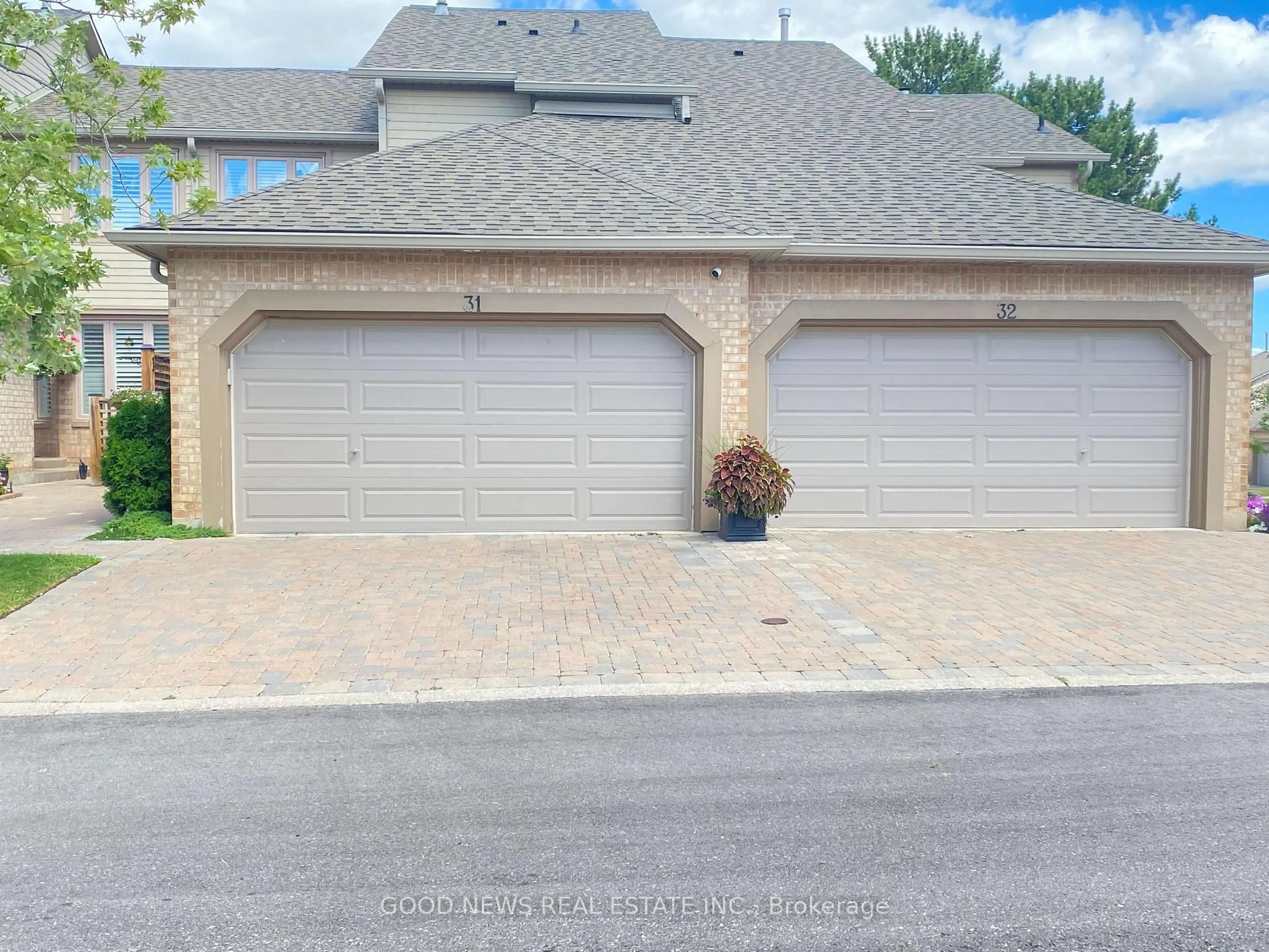 Indoor garage for 1725 The Chse #31, Mississauga Ontario L5M 4N3