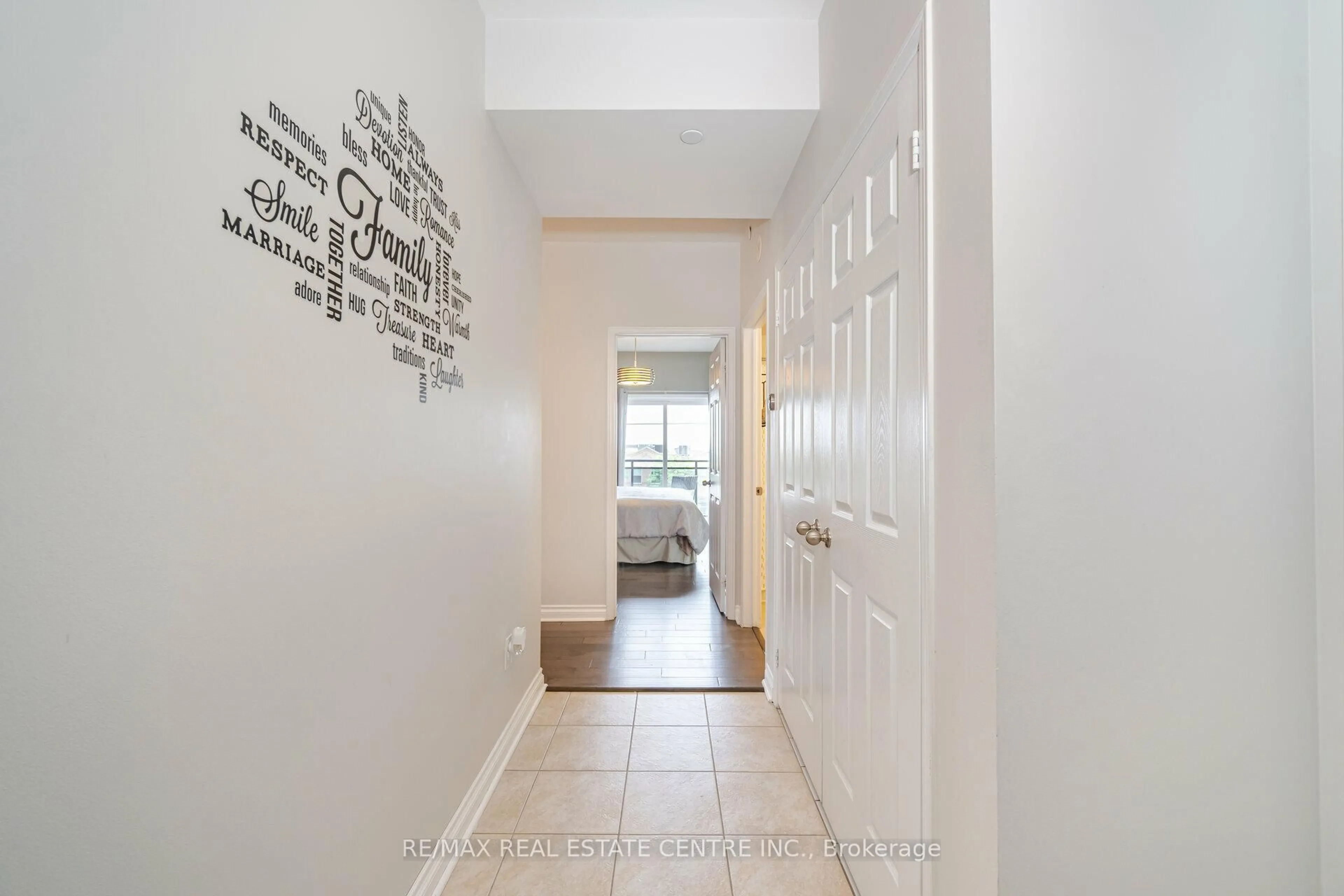 Indoor entryway for 5150 Winston Churchill Blvd #305, Mississauga Ontario L5M 0P1