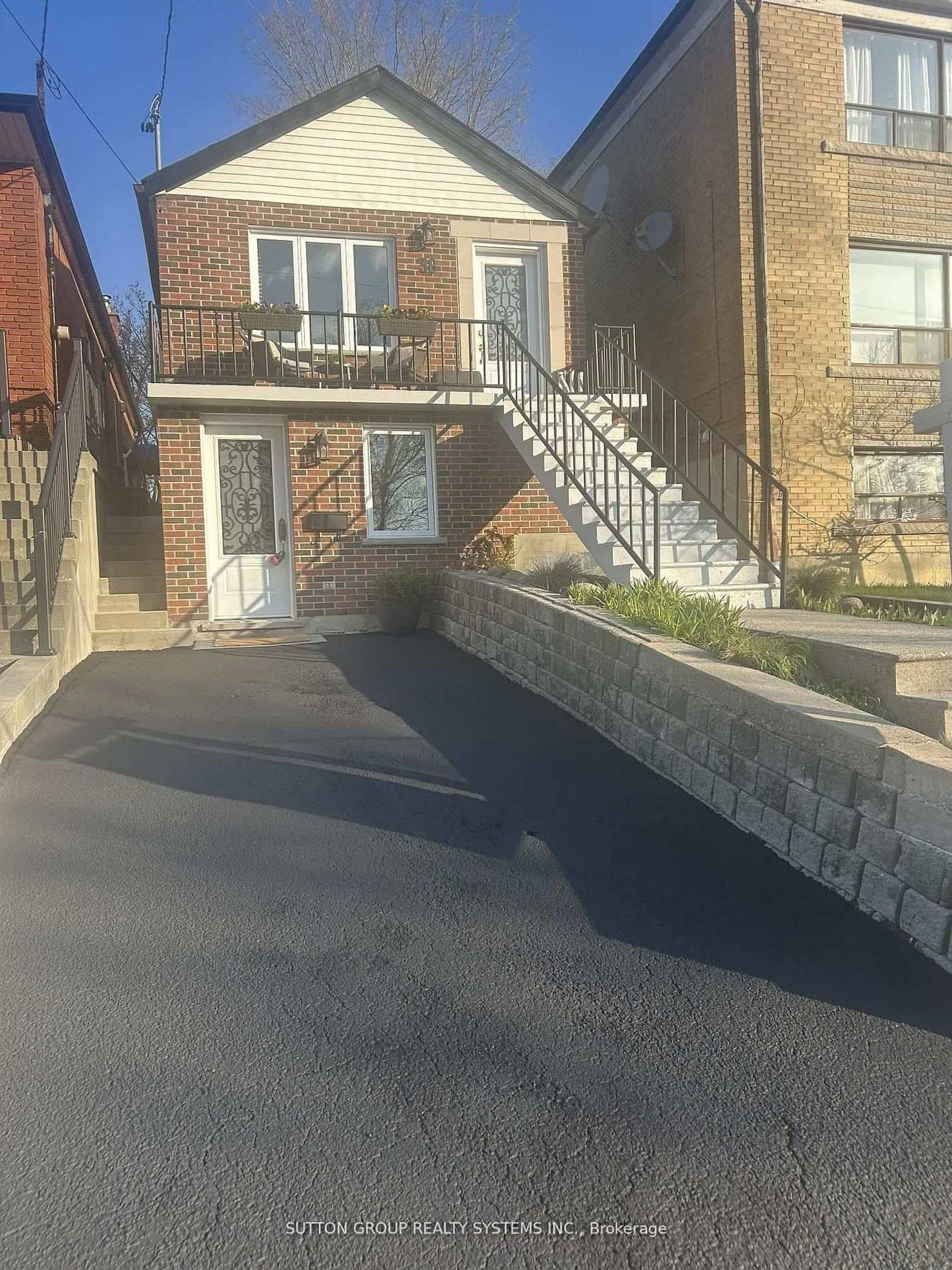 A pic from outside/outdoor area/front of a property/back of a property/a pic from drone, street for 38 Donald Ave, Toronto Ontario M6M 1K1