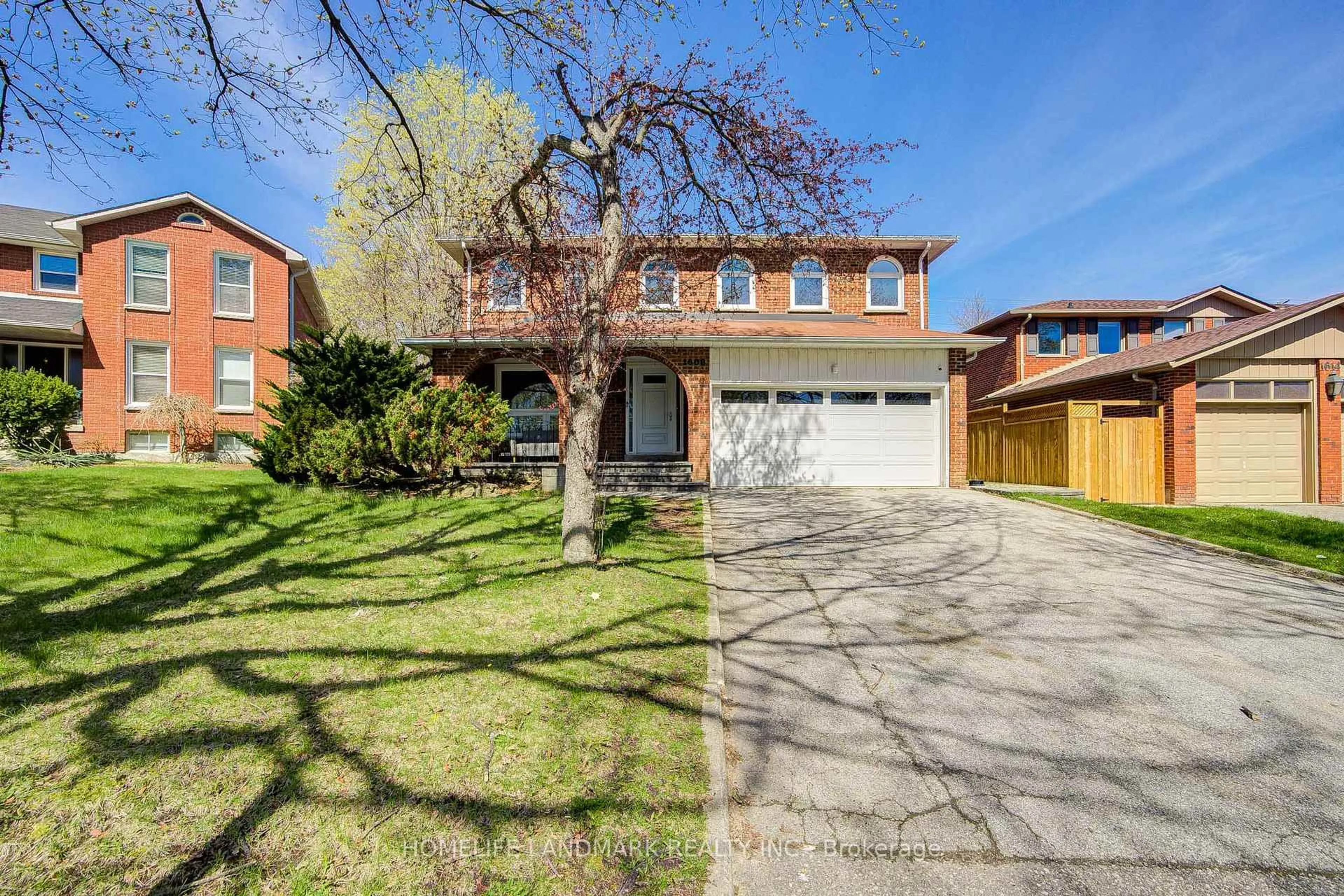 A pic from outside/outdoor area/front of a property/back of a property/a pic from drone, street for 1608 Sherwood Forrest Circ, Mississauga Ontario L5K 2G7