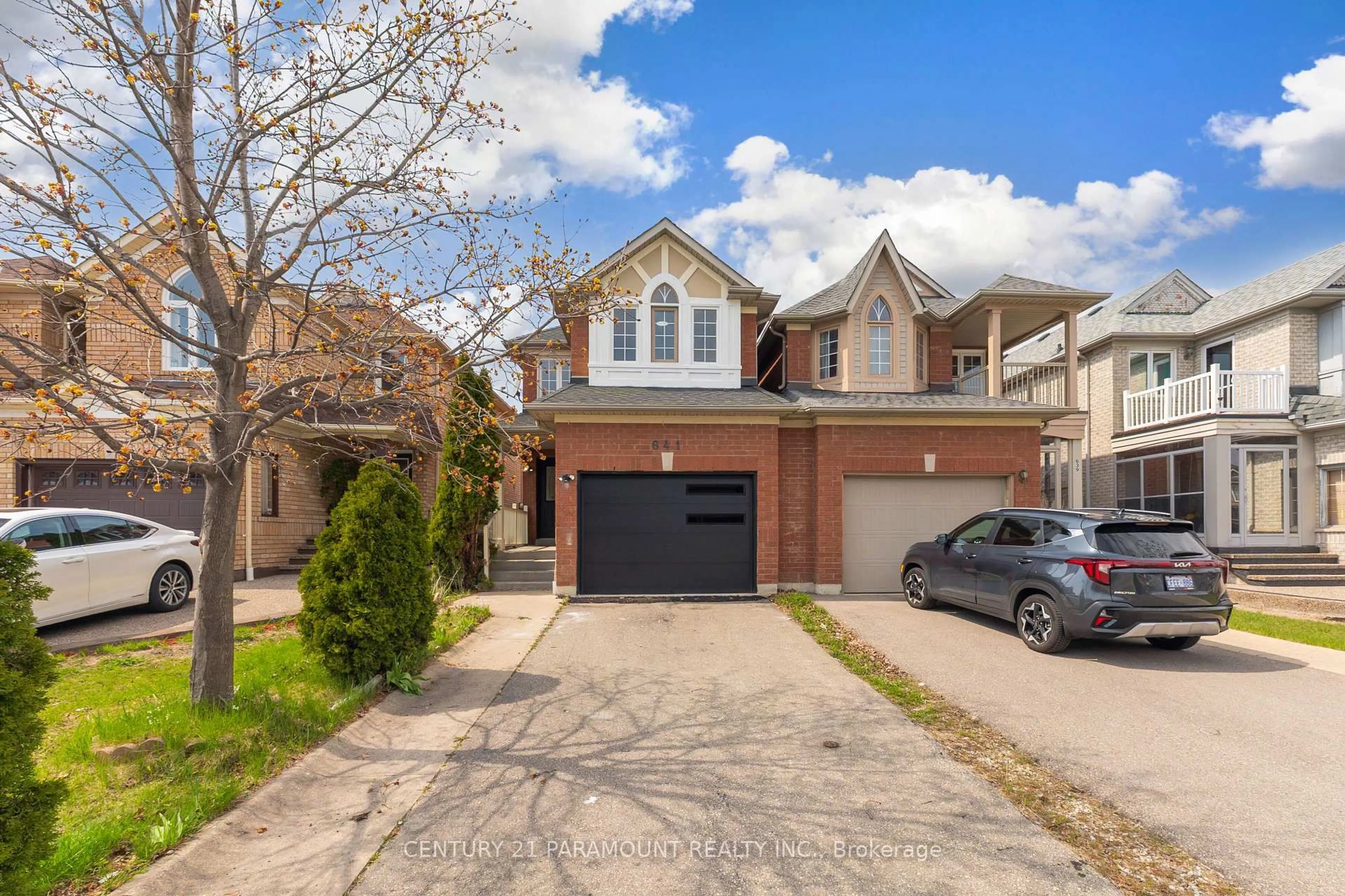 Home with brick exterior material, street for 641 Macbeth Hts, Mississauga Ontario L5W 1E5