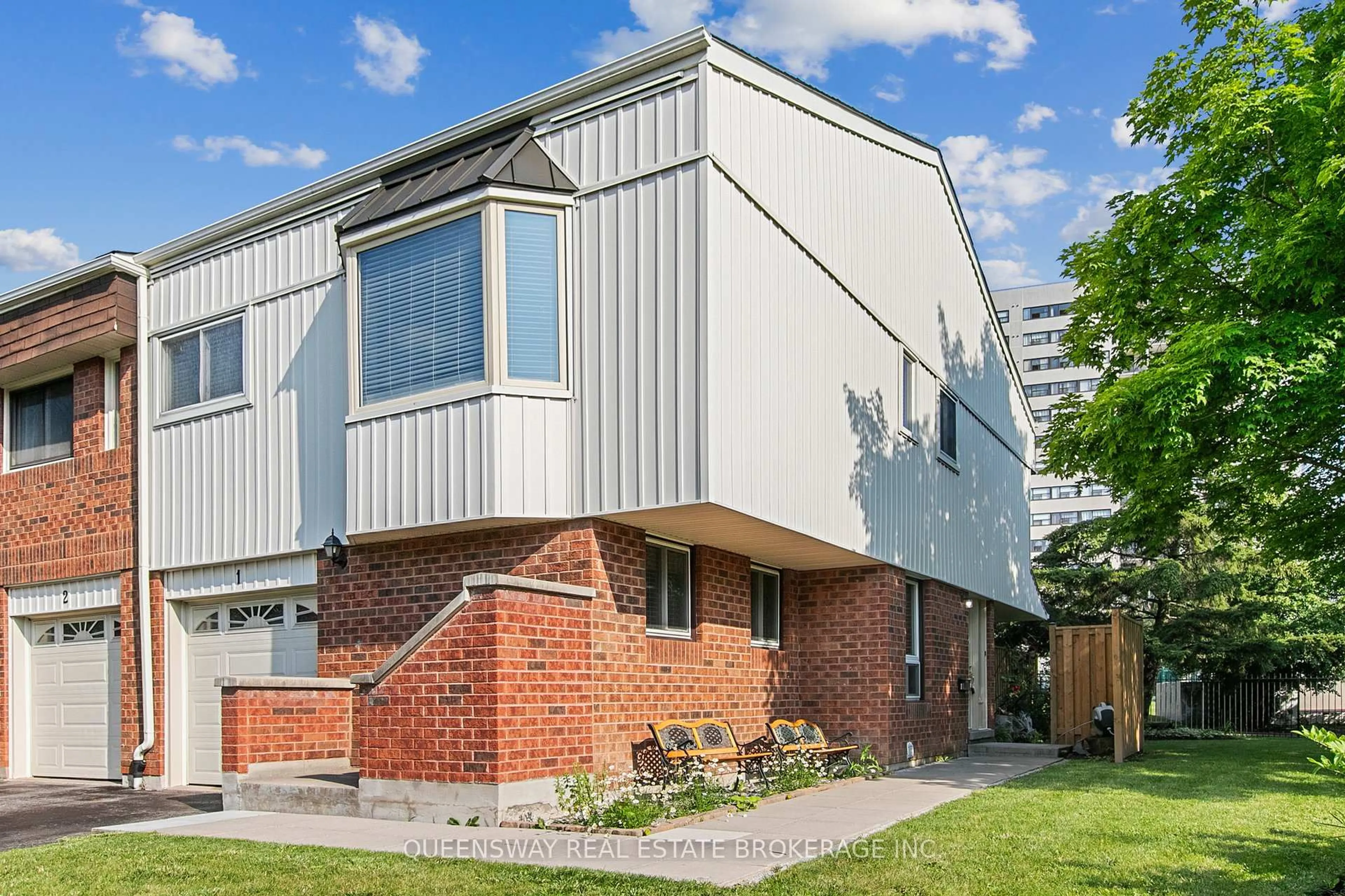 Home with brick exterior material, building for 6520 Corfu Rd #1, Mississauga Ontario L5N 3B4