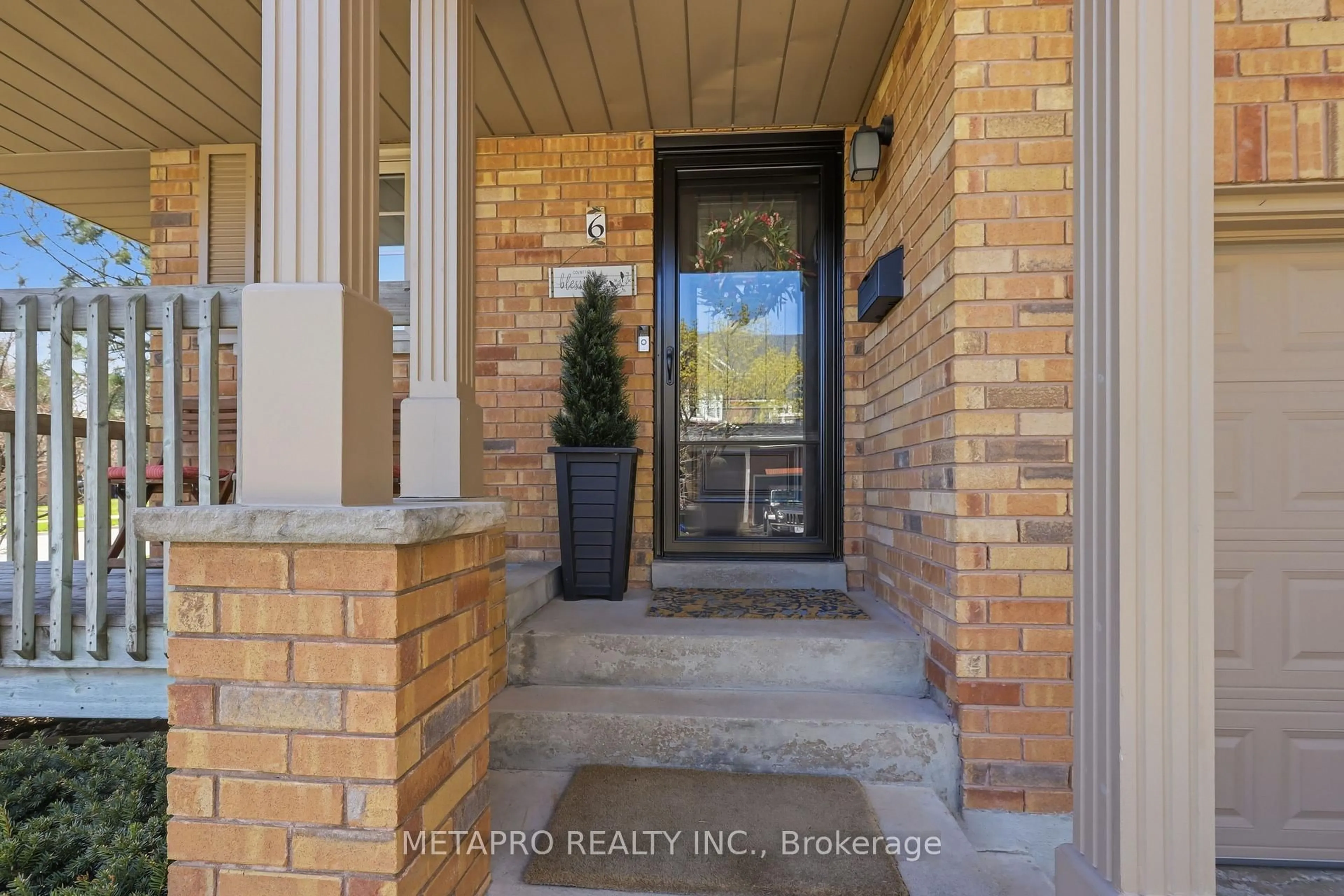 Indoor entryway for 2880 Headon Forest Dr #6, Burlington Ontario L7M 4H2