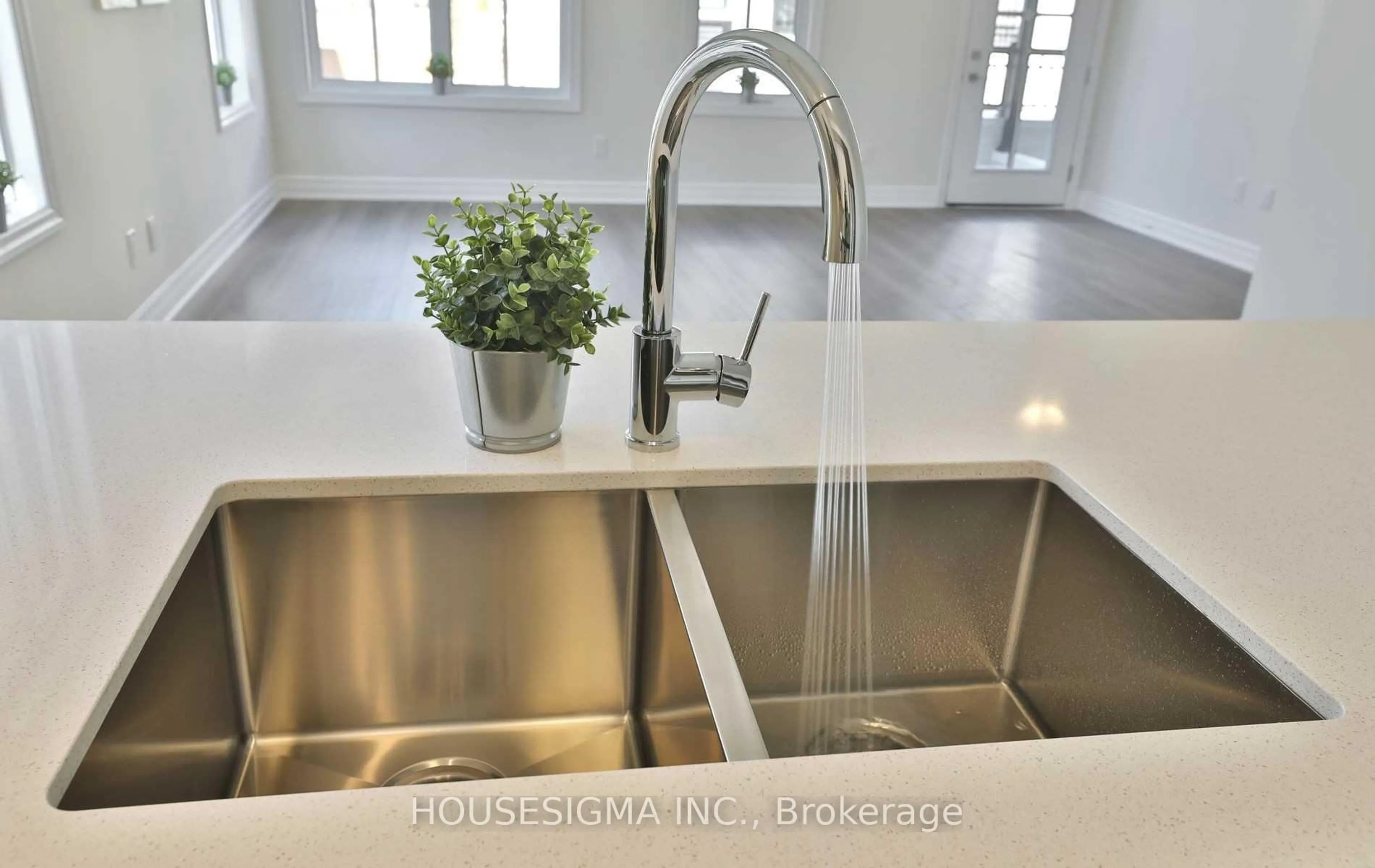 Contemporary kitchen, unknown for 657 Cricklewood Dr #502, Mississauga Ontario L5G 0B8
