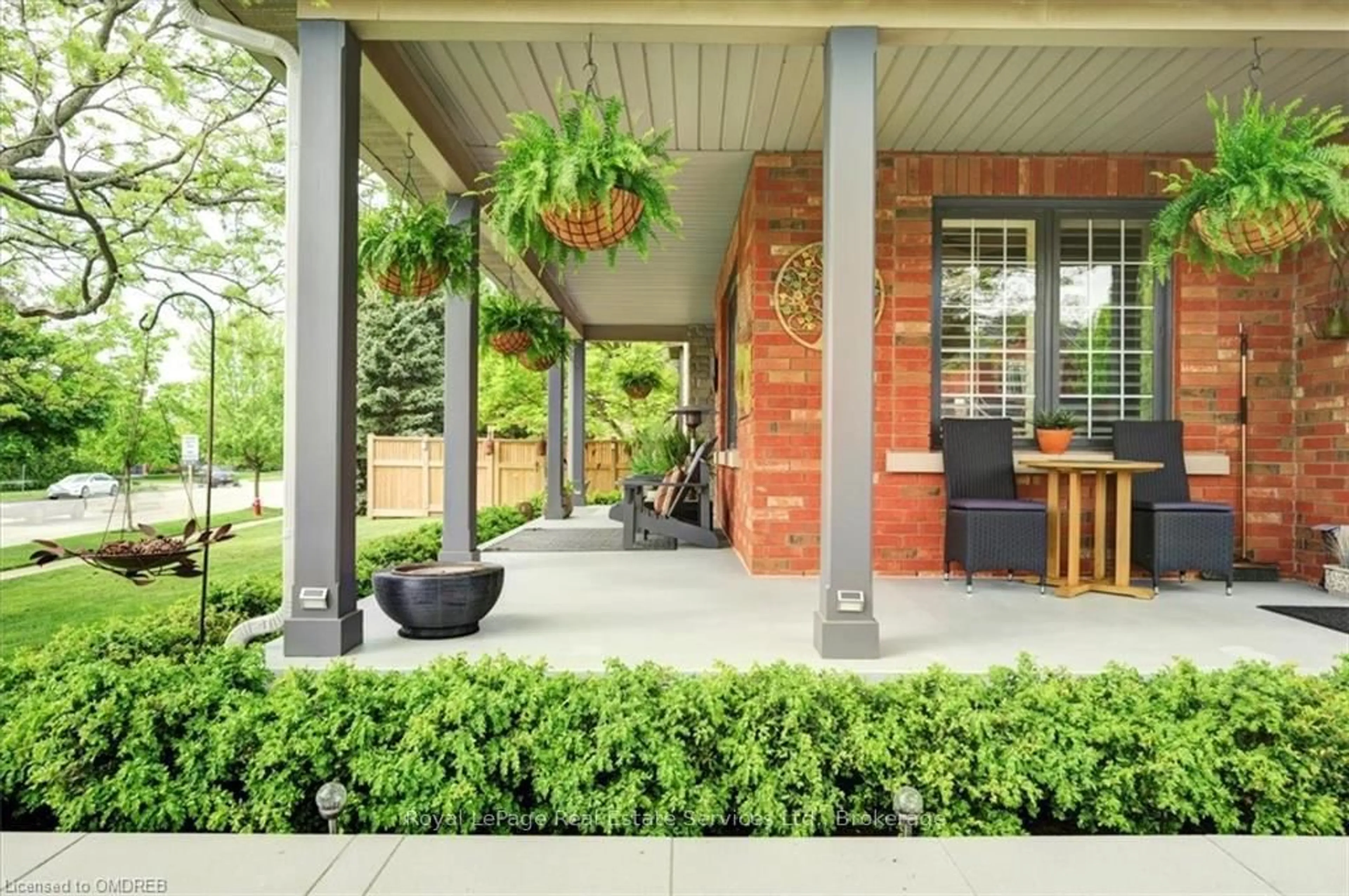 Patio, street for 1259 GLENASHTON Dr, Oakville Ontario L6H 5M3
