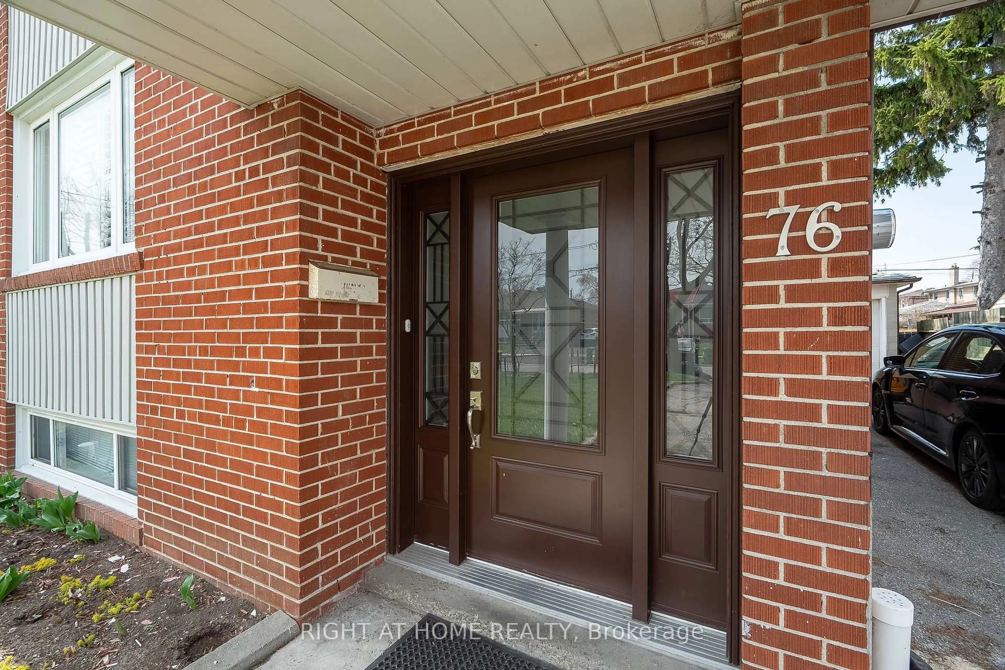 Indoor entryway for 76 Habitant Dr, Toronto Ontario M9M 2P2