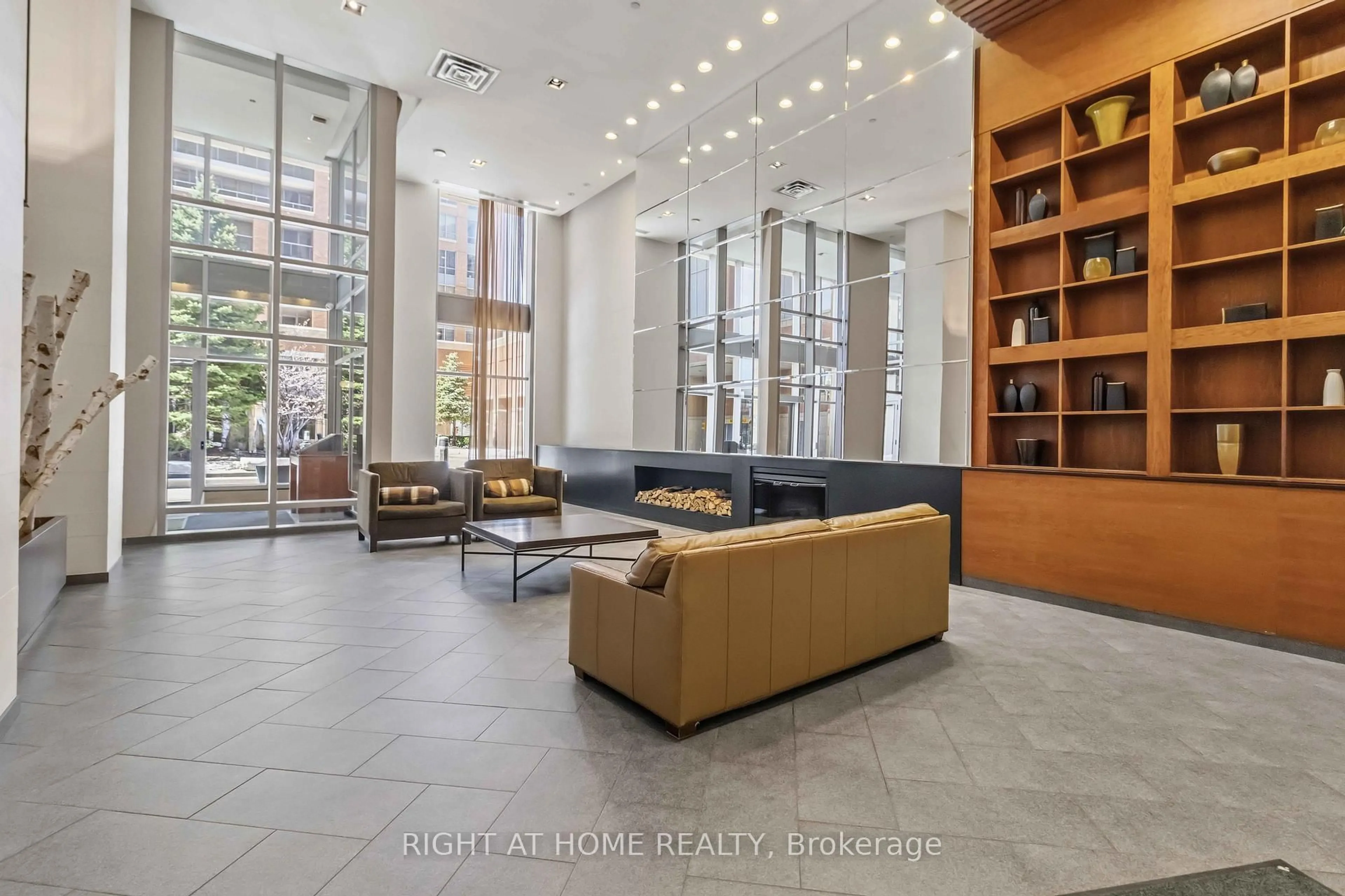 Lobby for 4080 Living Arts Dr #2104, Mississauga Ontario L5B 4M8