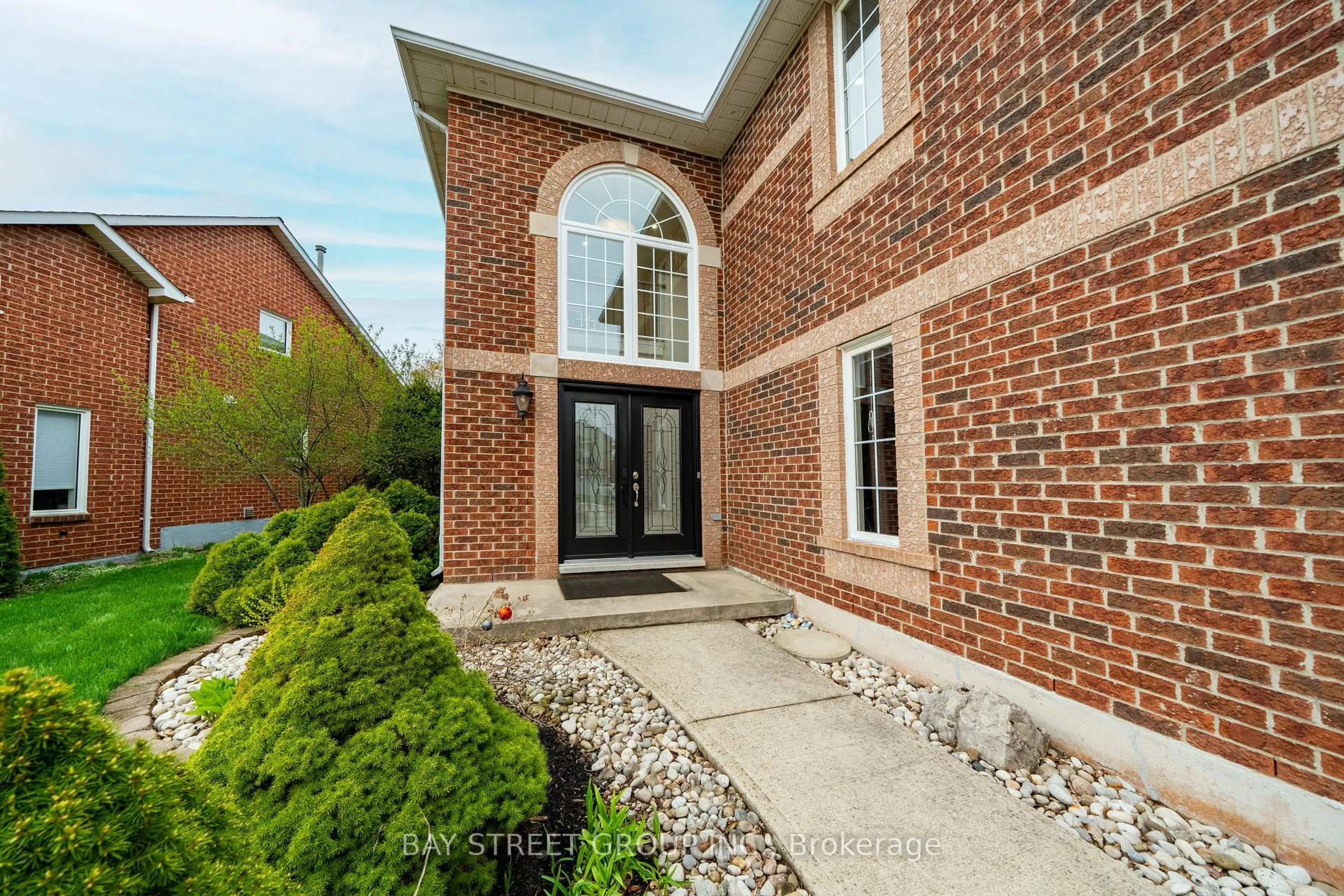 Home with brick exterior material, street for 267 Wembley Rd, Oakville Ontario L6H 6H3