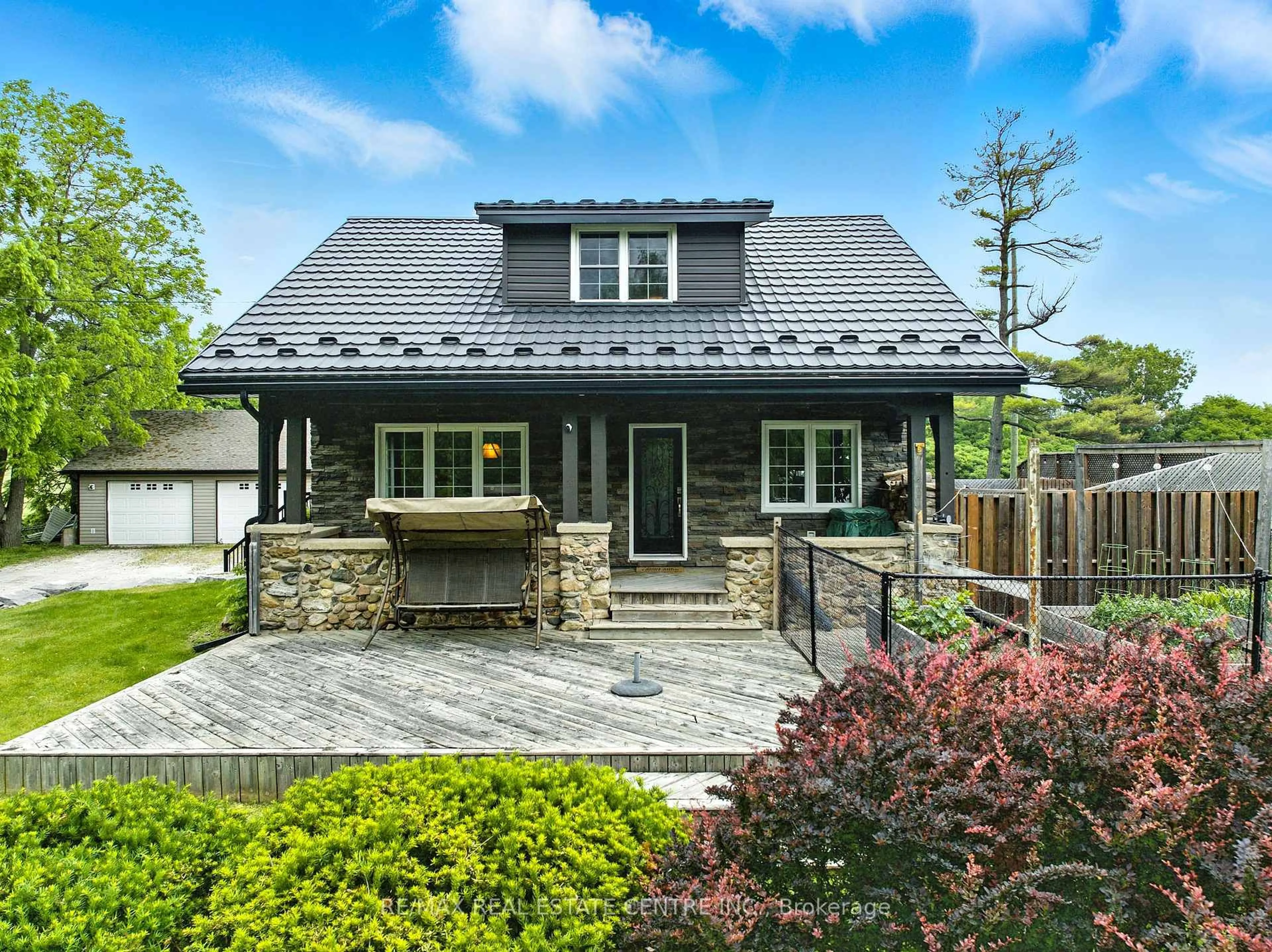 Home with vinyl exterior material, street for 9707 Regional 25 Rd, Halton Hills Ontario L9T 2X7