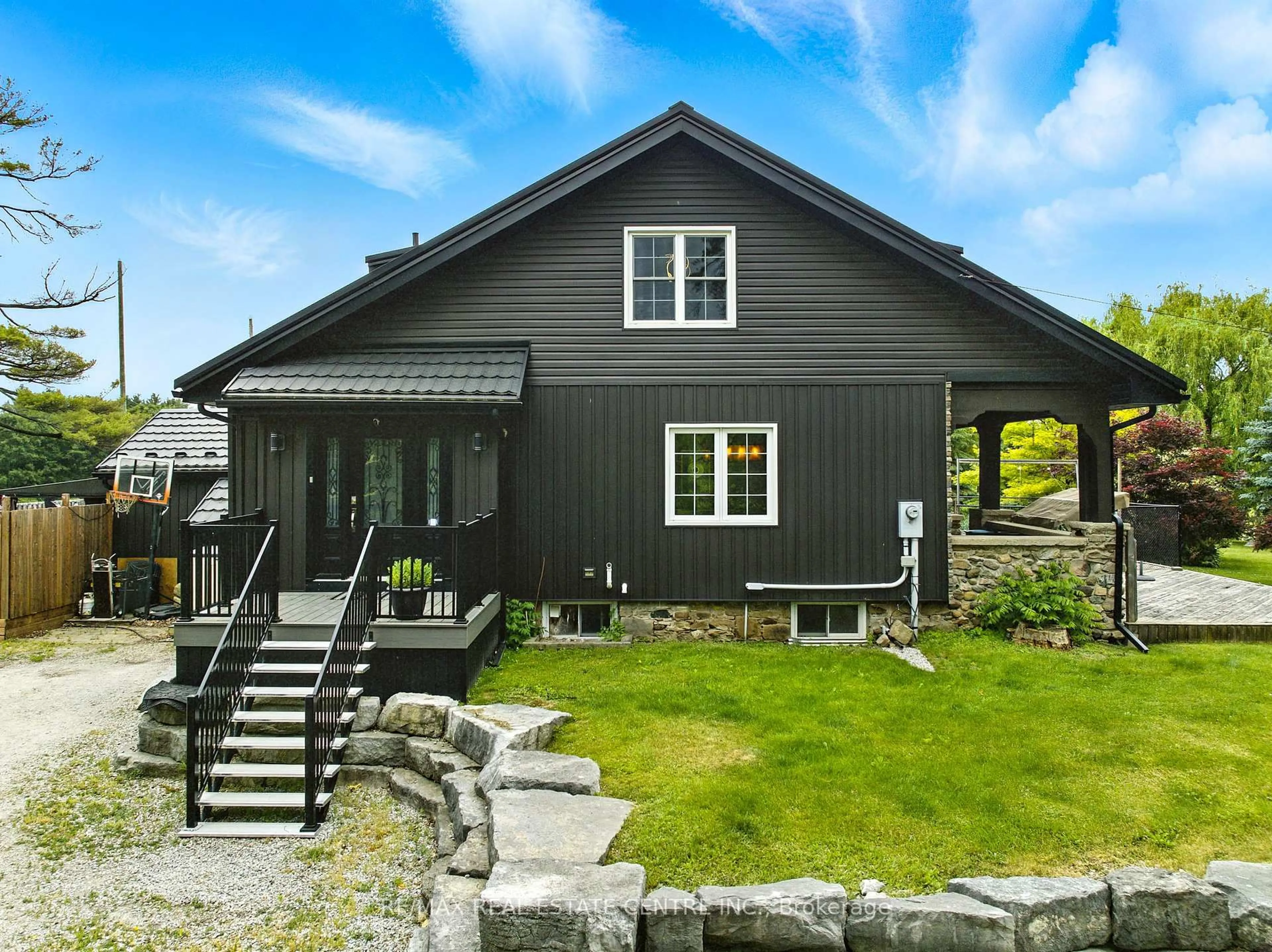 Home with vinyl exterior material, street for 9707 Regional 25 Rd, Halton Hills Ontario L9T 2X7