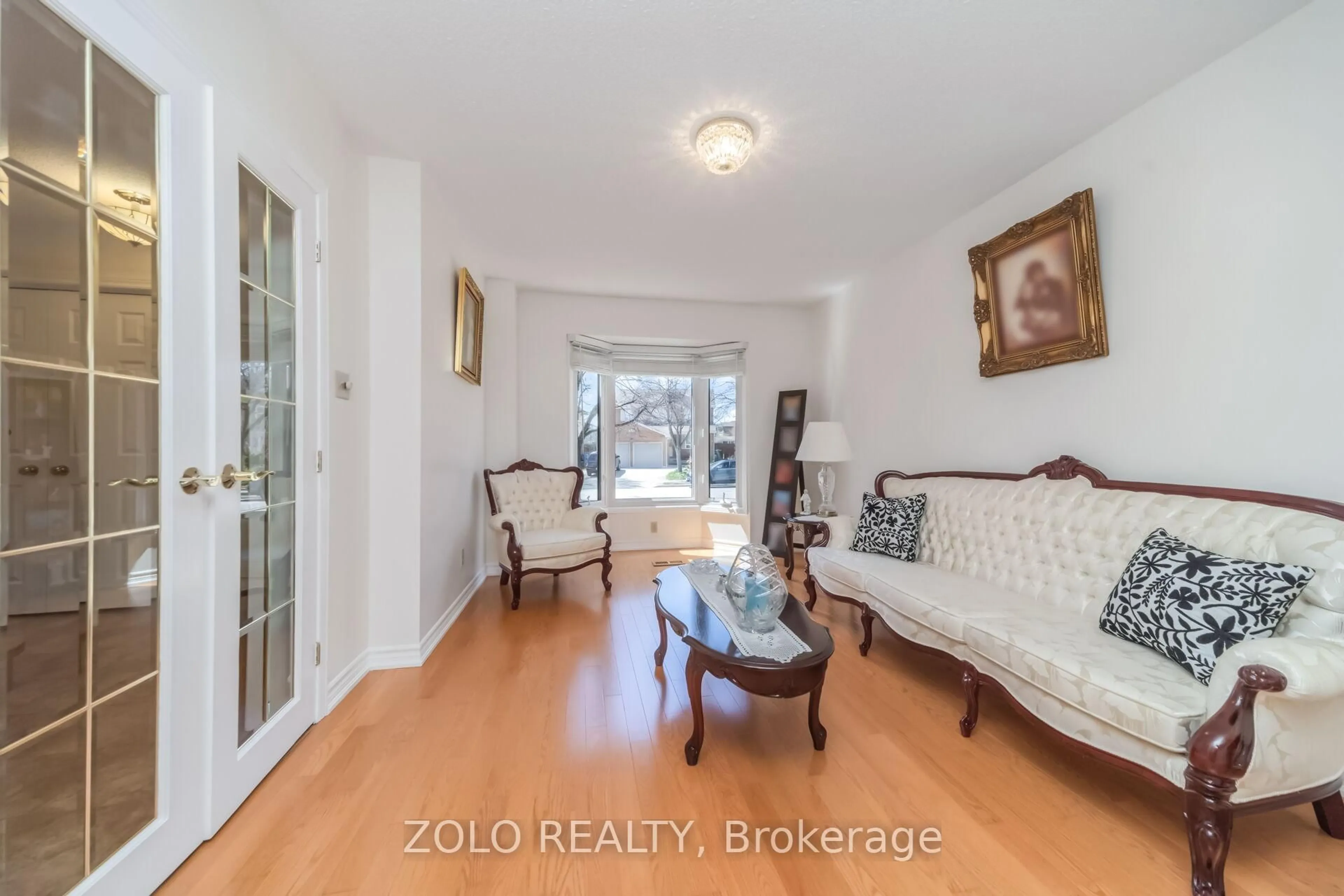 Indoor entryway for 19 Hodgson St, Brampton Ontario L6Y 3G8