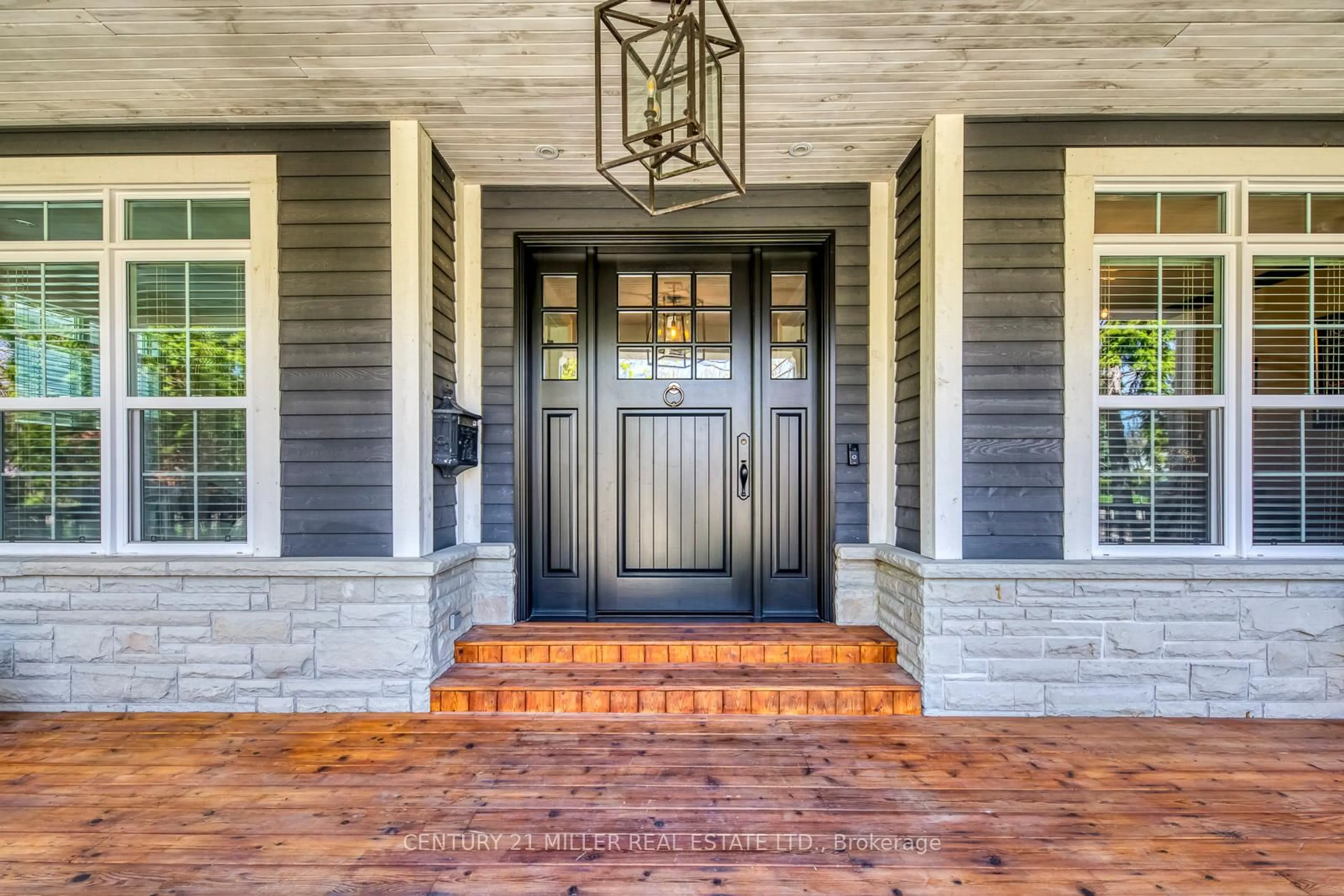 Indoor entryway for 75 Charles St, Halton Hills Ontario L7G 2Z6