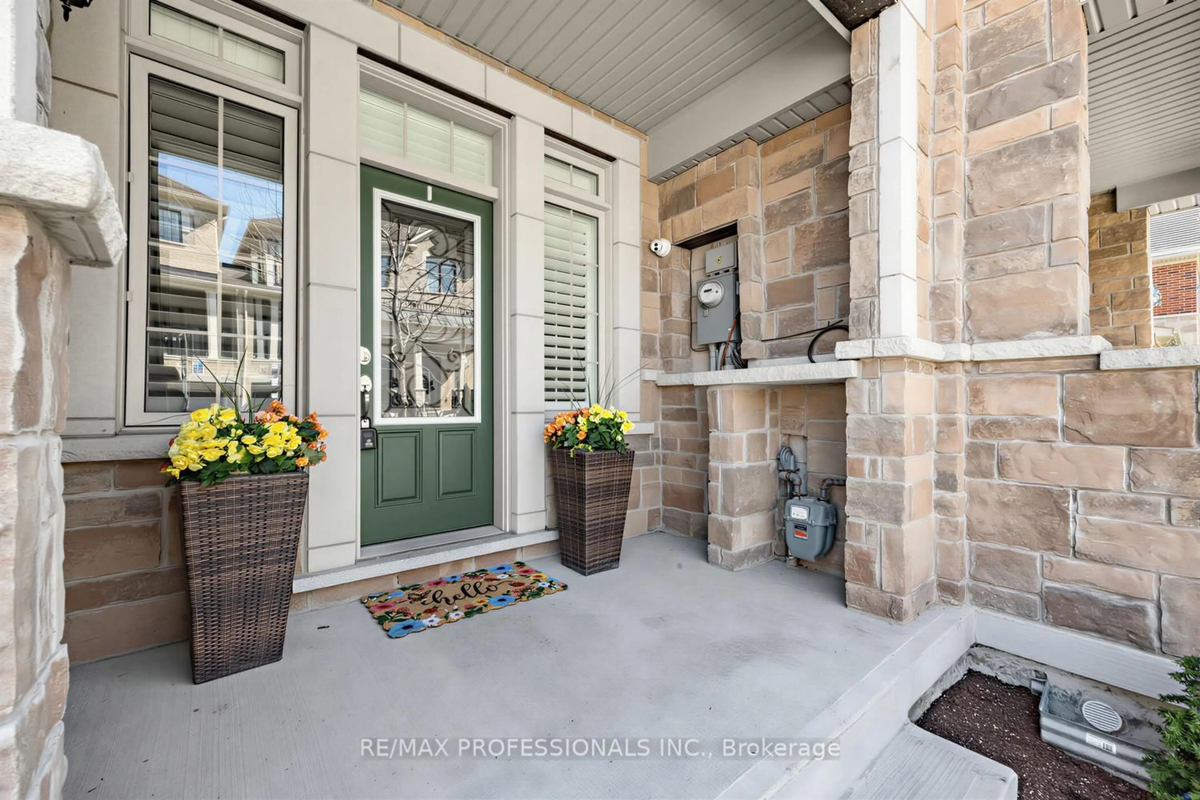 Indoor entryway for 44 Oakmore Lane, Brampton Ontario L6Y 6H5