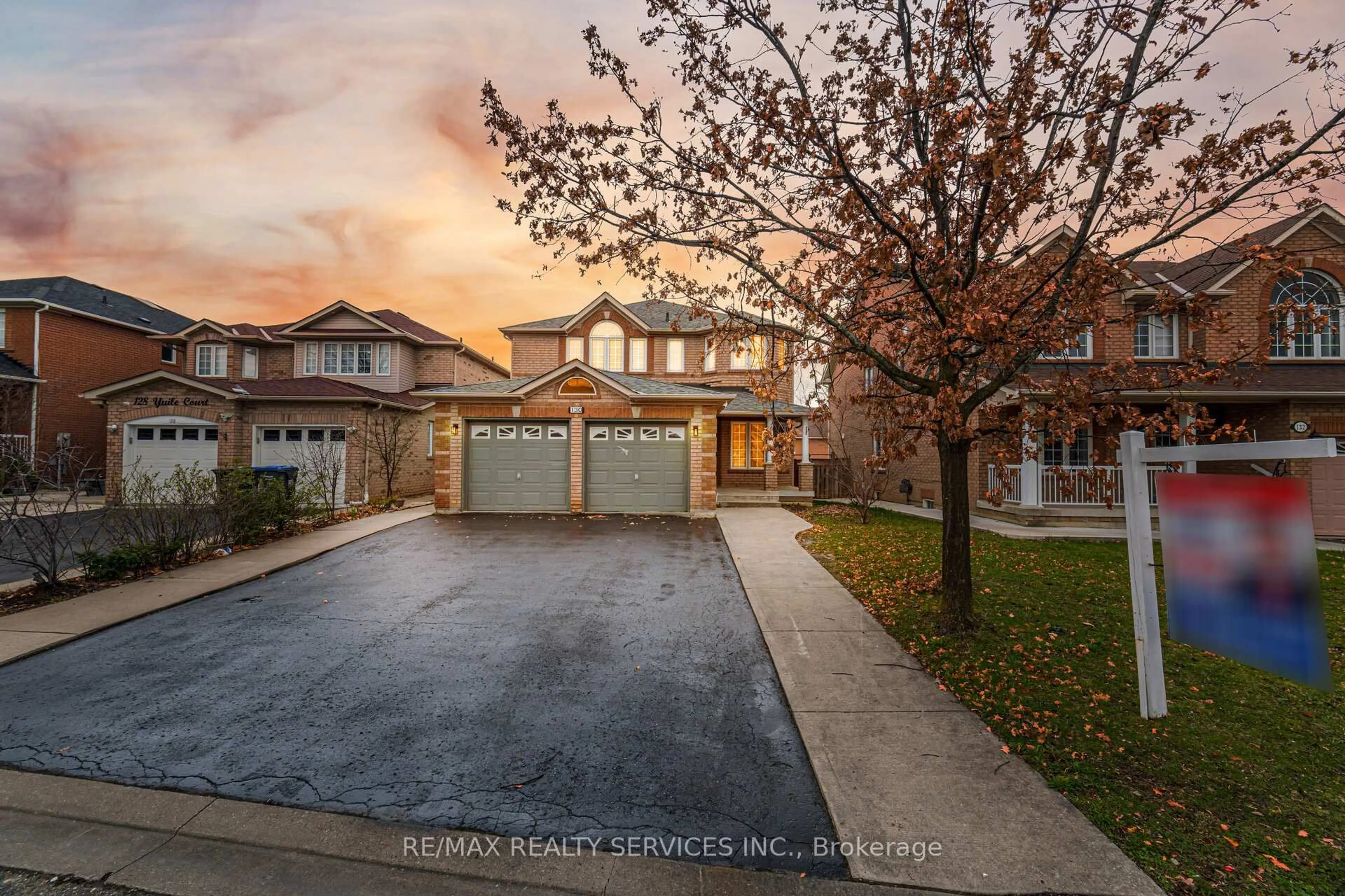 A pic from outside/outdoor area/front of a property/back of a property/a pic from drone, street for 130 Yuile Crt, Brampton Ontario L6Y 5J5