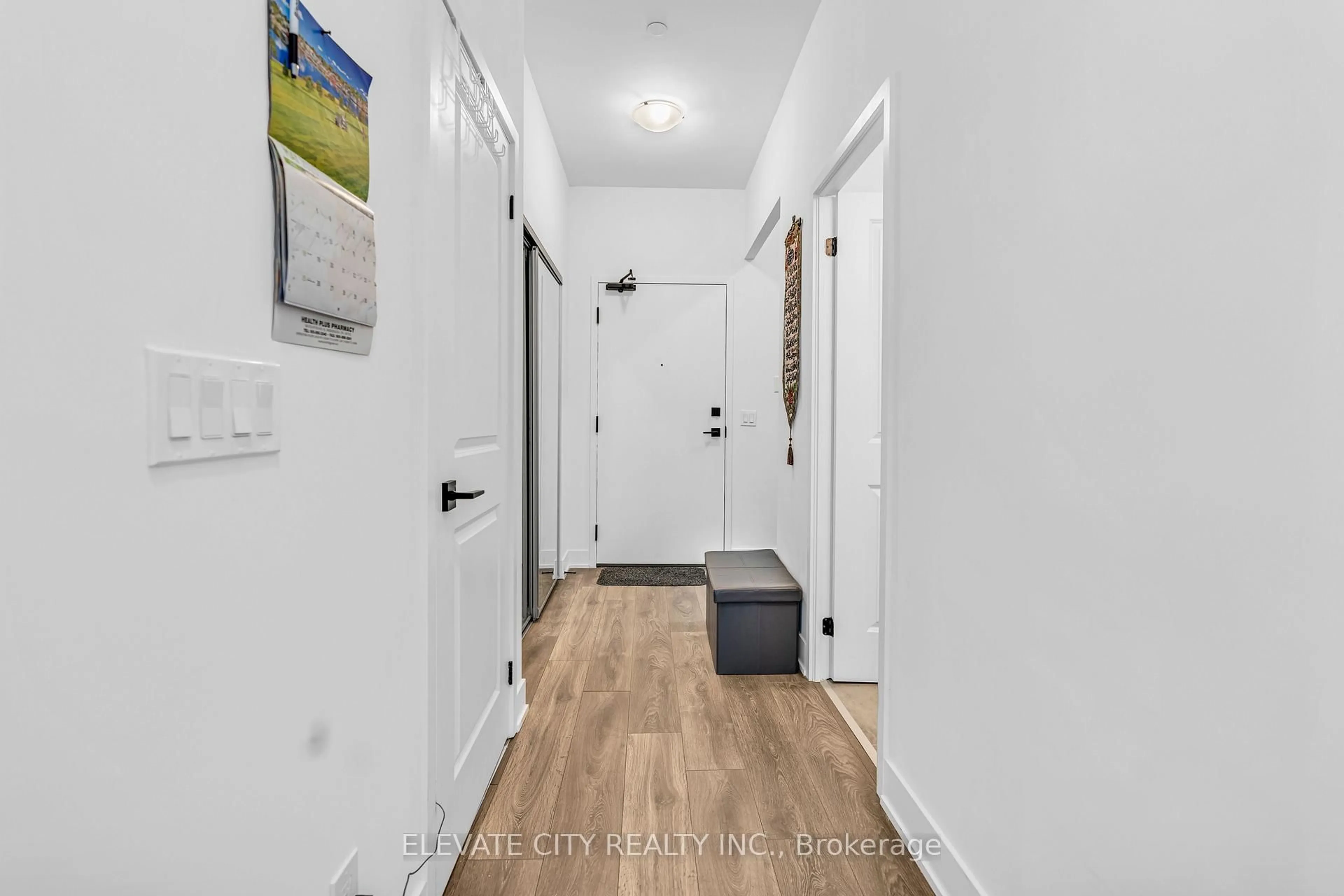 Indoor entryway for 2489 Taunton Rd #219, Oakville Ontario L6H 3R9