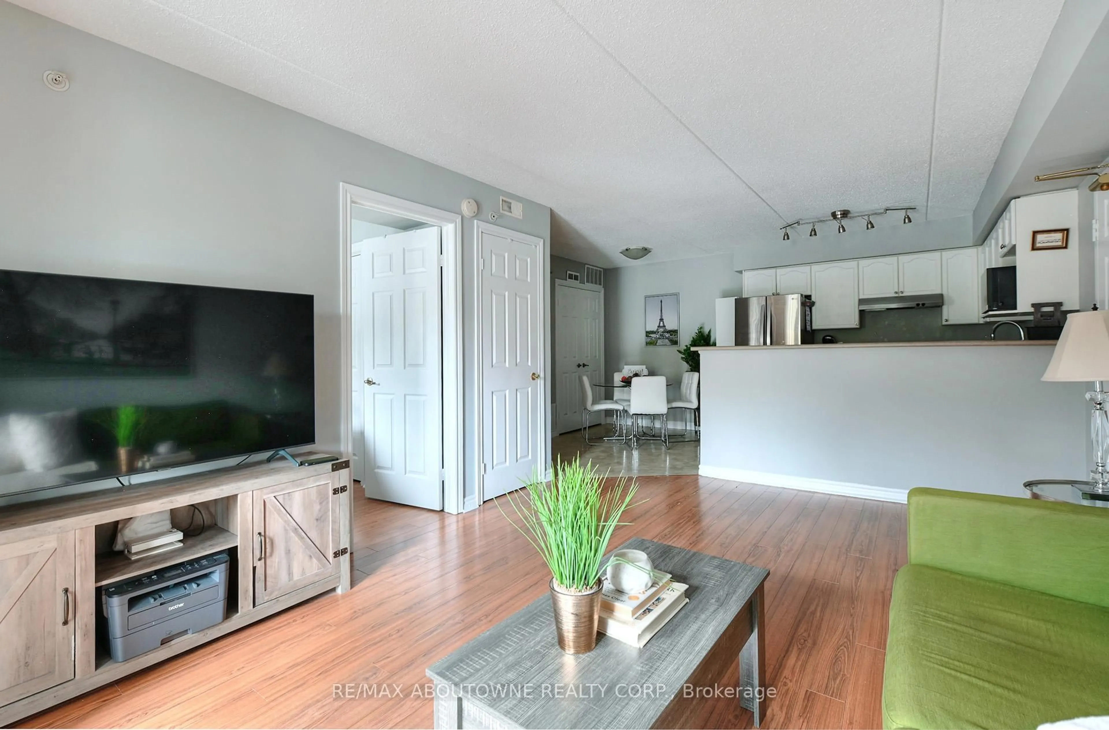 Unknown for 1470 Bishops Gate #104, Oakville Ontario L6M 4N2