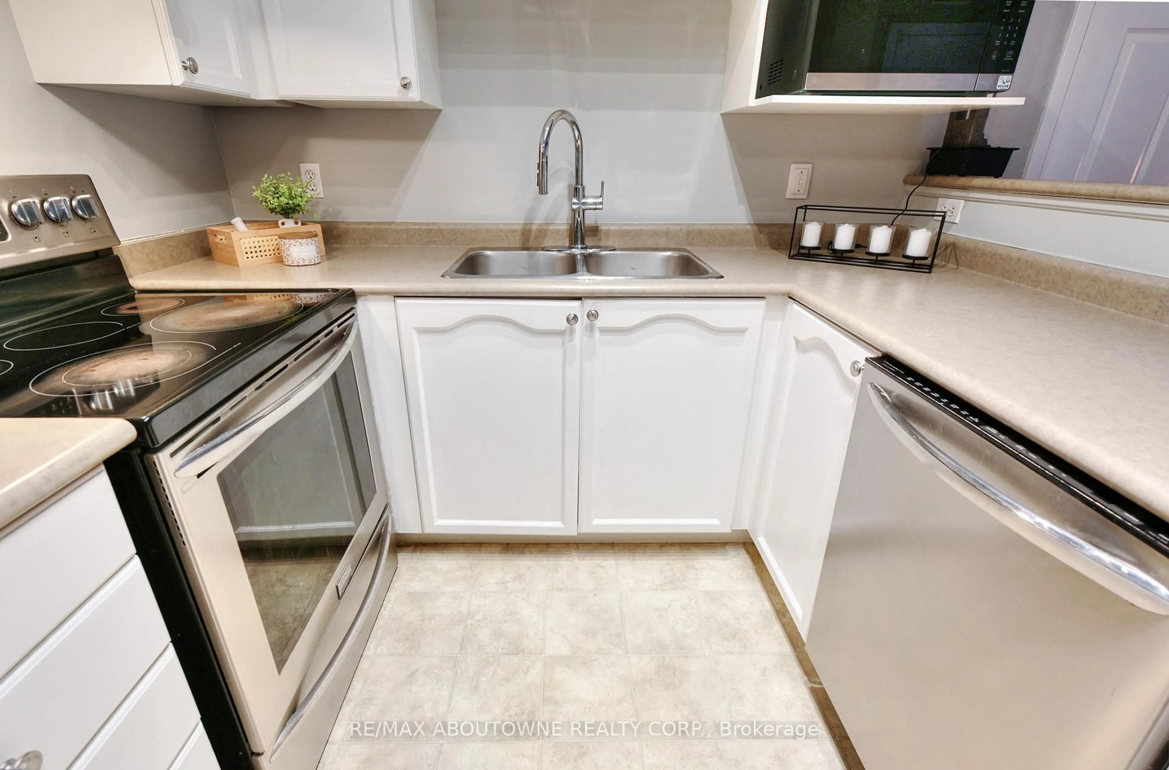 Standard kitchen, ceramic/tile floor for 1470 Bishops Gate #104, Oakville Ontario L6M 4N2