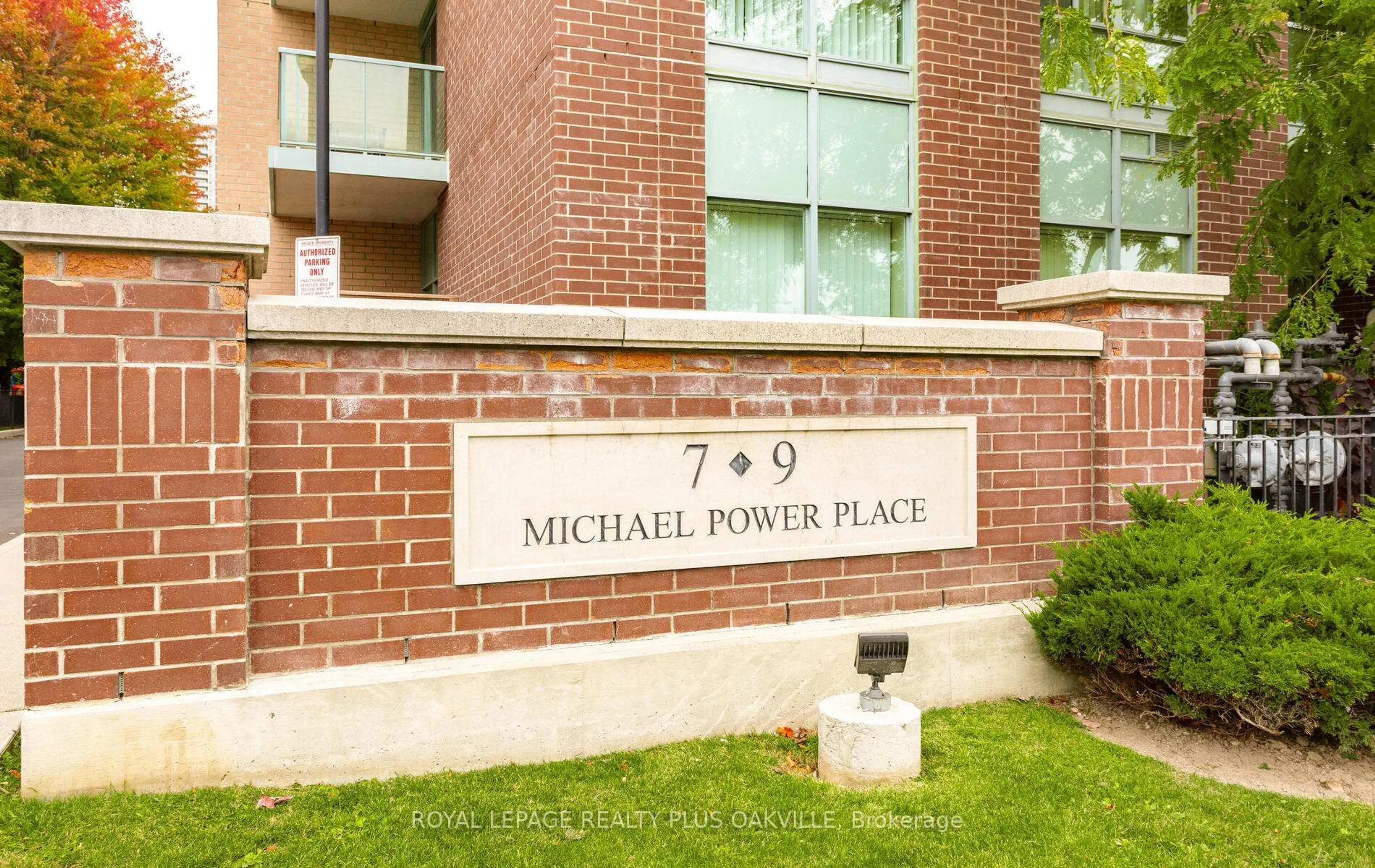 Indoor foyer for 7 Michael Power Pl #LPH07, Toronto Ontario M9A 0A4